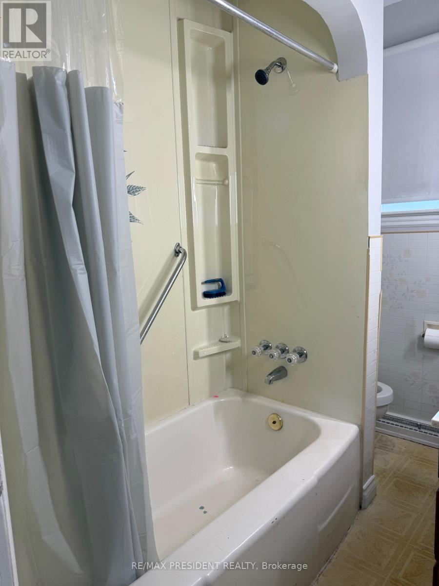 115 Golden Boulevard, Welland, Ontario  L3B 1H9 - Photo 9 - X12467593