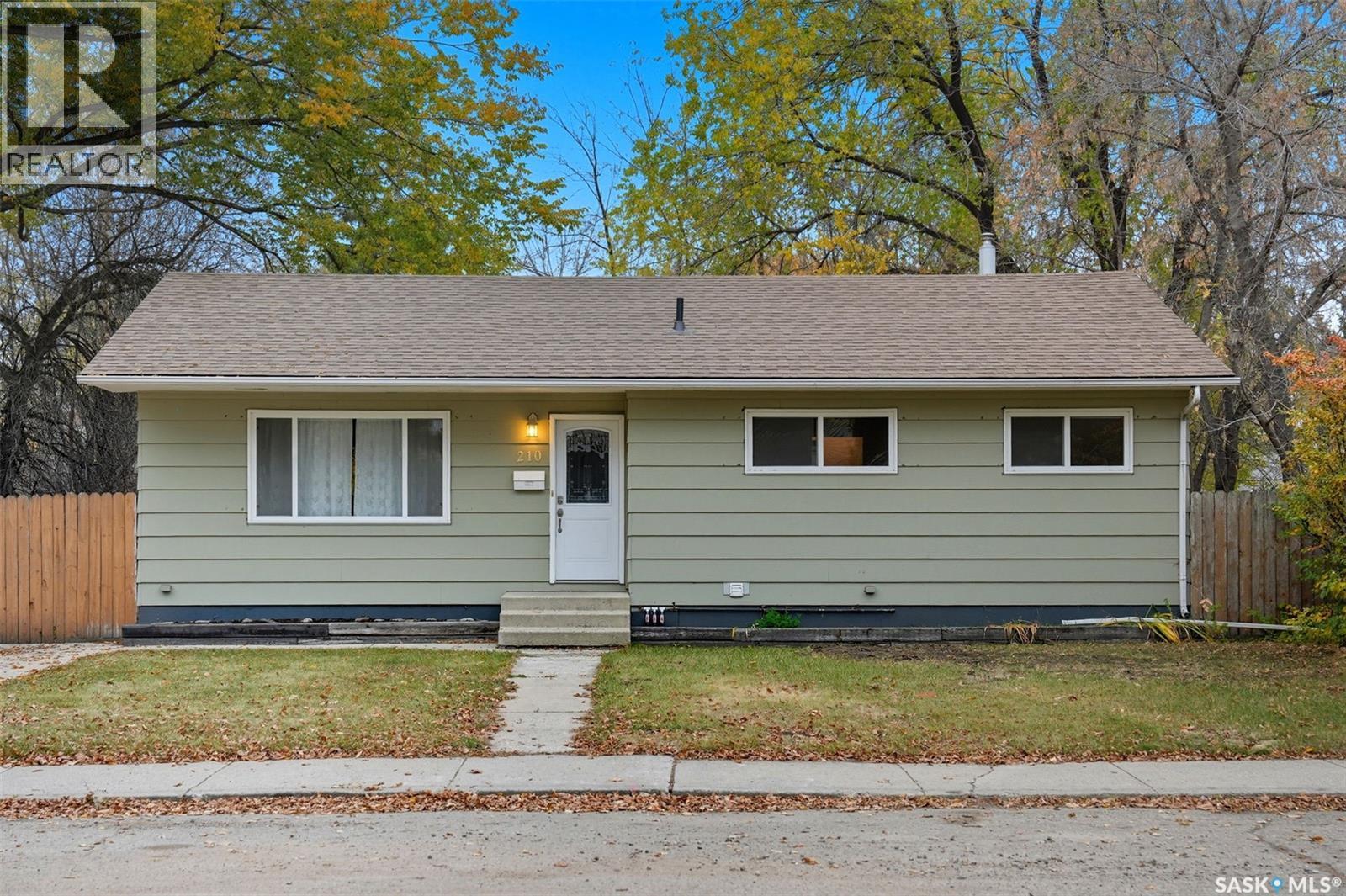 210 Cascade Street, Saskatoon, Saskatchewan  S7J 0M3 - Photo 2 - SK021154
