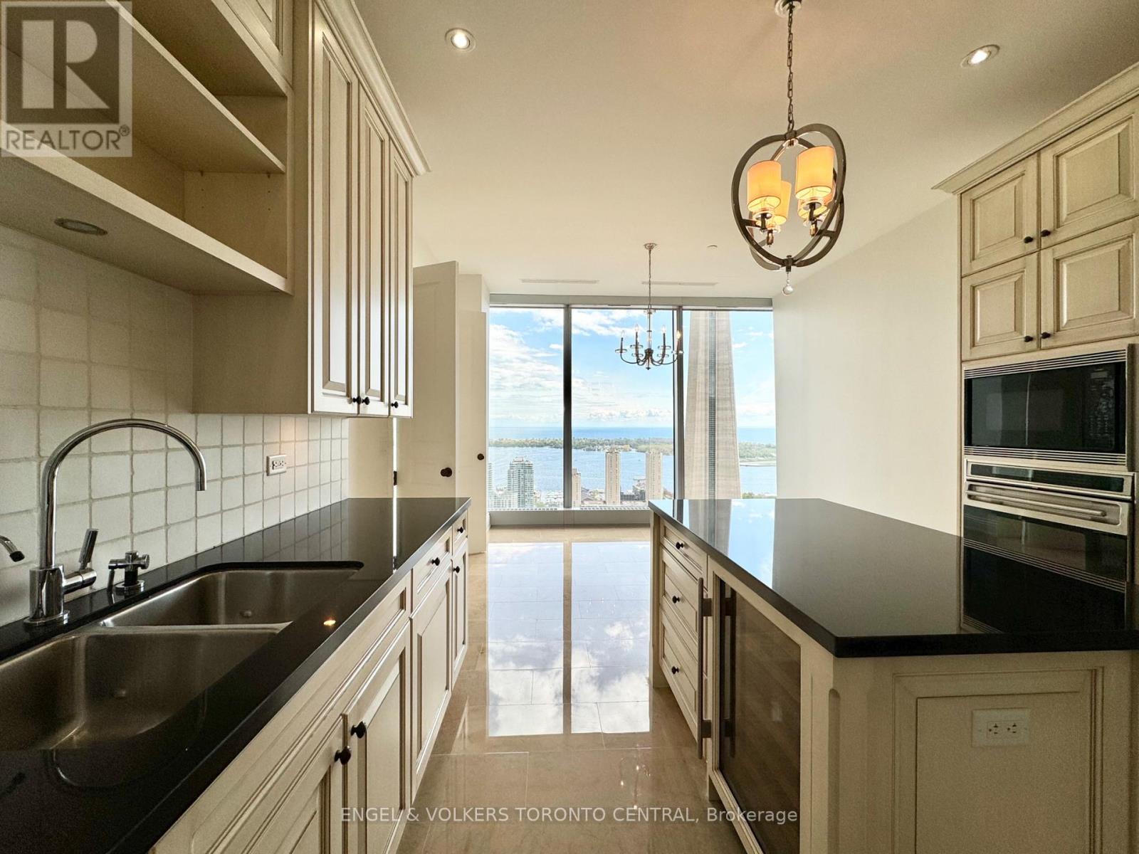 3404 - 183 Wellington Street W, Toronto, Ontario  M5V 0A1 - Photo 12 - C12469380
