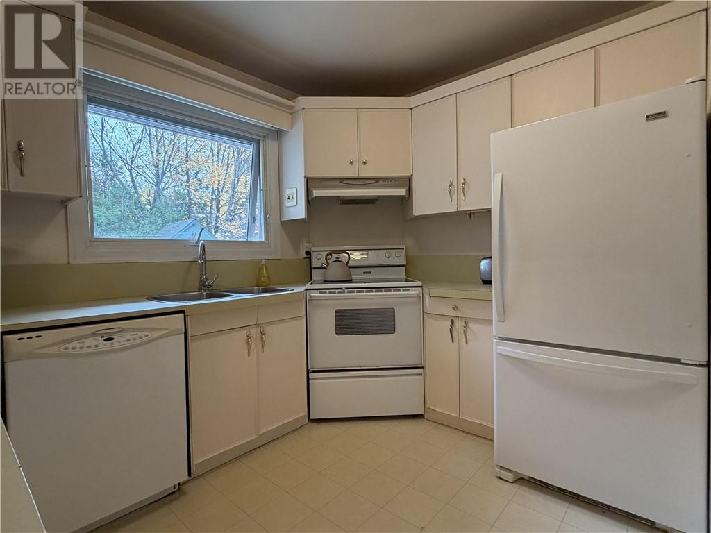 1734 Latimer Crescent, Sudbury, Ontario  P3E 2V7 - Photo 3 - 2125235