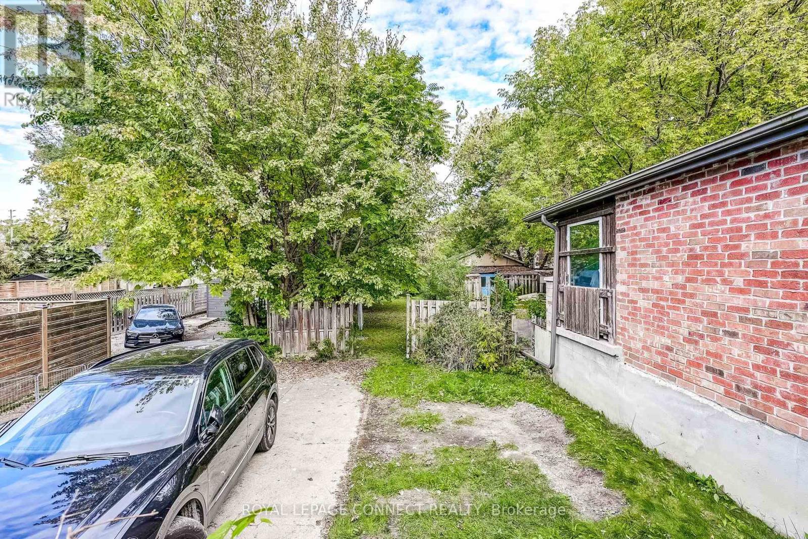 213 Gledhill Avenue, Toronto, Ontario  M4C 5K9 - Photo 10 - E12469309
