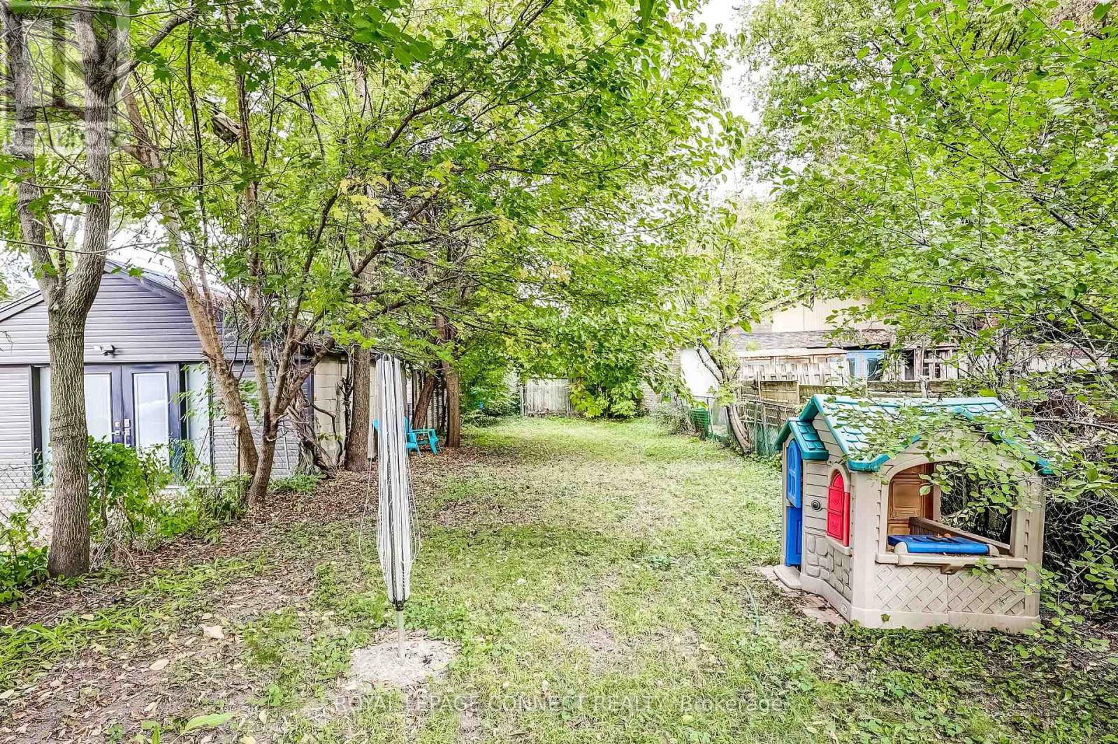 213 Gledhill Avenue, Toronto, Ontario  M4C 5K9 - Photo 12 - E12469309