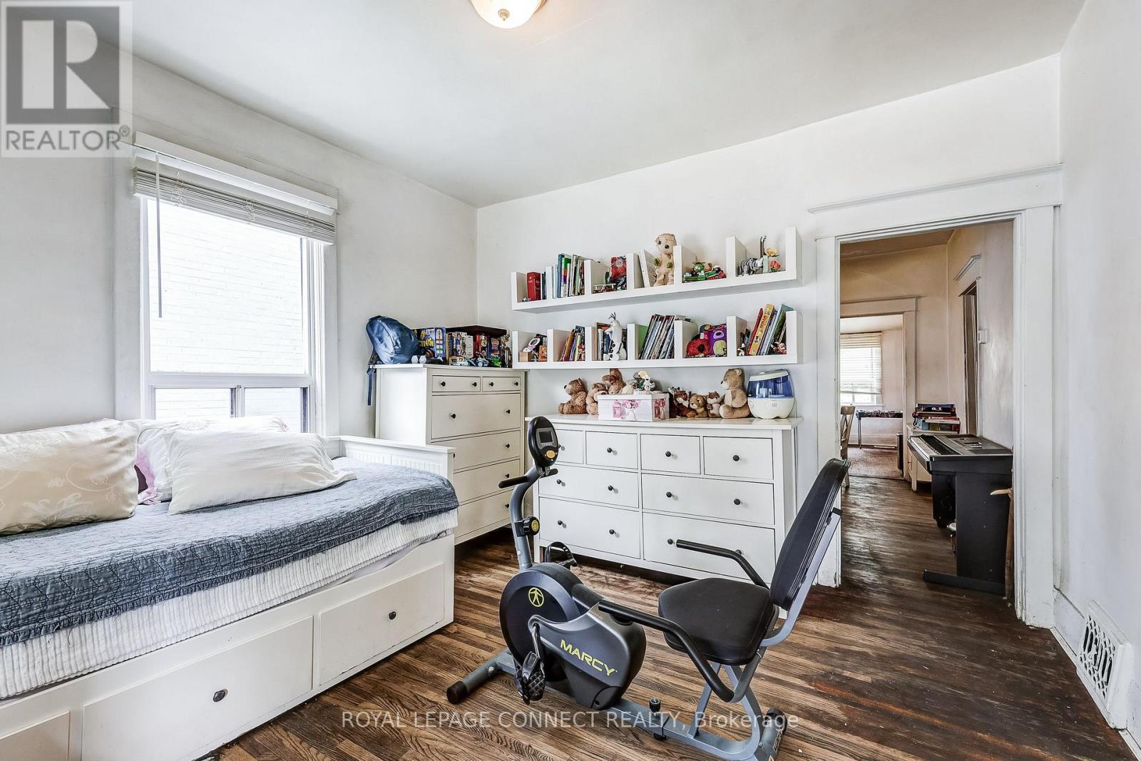 213 Gledhill Avenue, Toronto, Ontario  M4C 5K9 - Photo 3 - E12469309