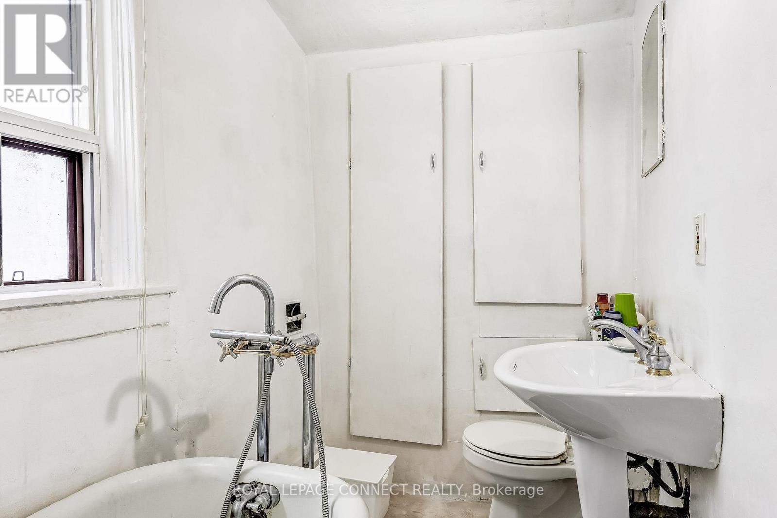 213 Gledhill Avenue, Toronto, Ontario  M4C 5K9 - Photo 7 - E12469309