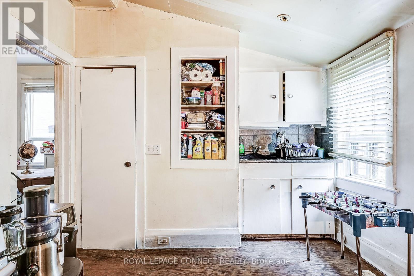 213 Gledhill Avenue, Toronto, Ontario  M4C 5K9 - Photo 8 - E12469309