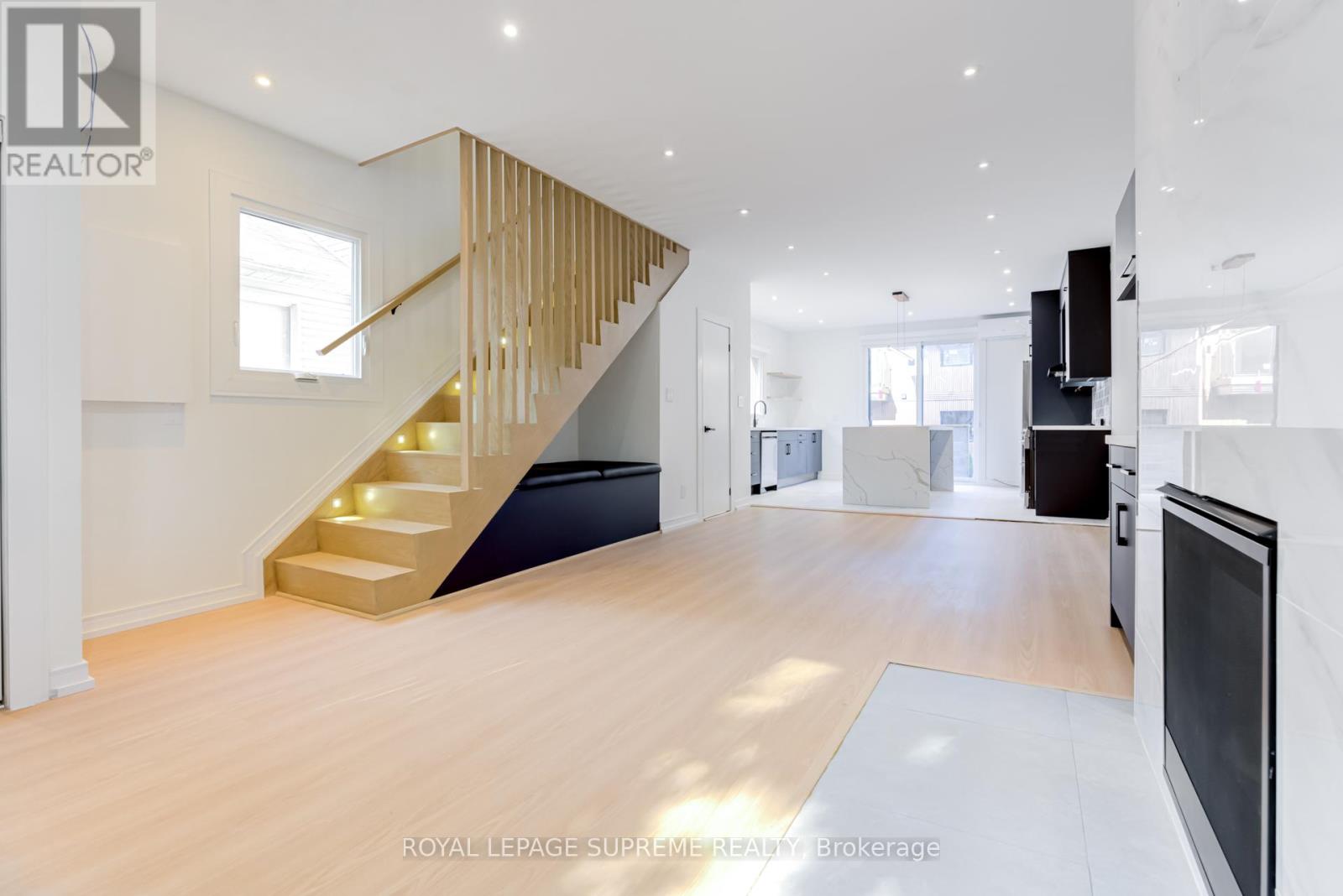 11a Condor Avenue, Toronto, Ontario  M4J 3M5 - Photo 5 - E12469373