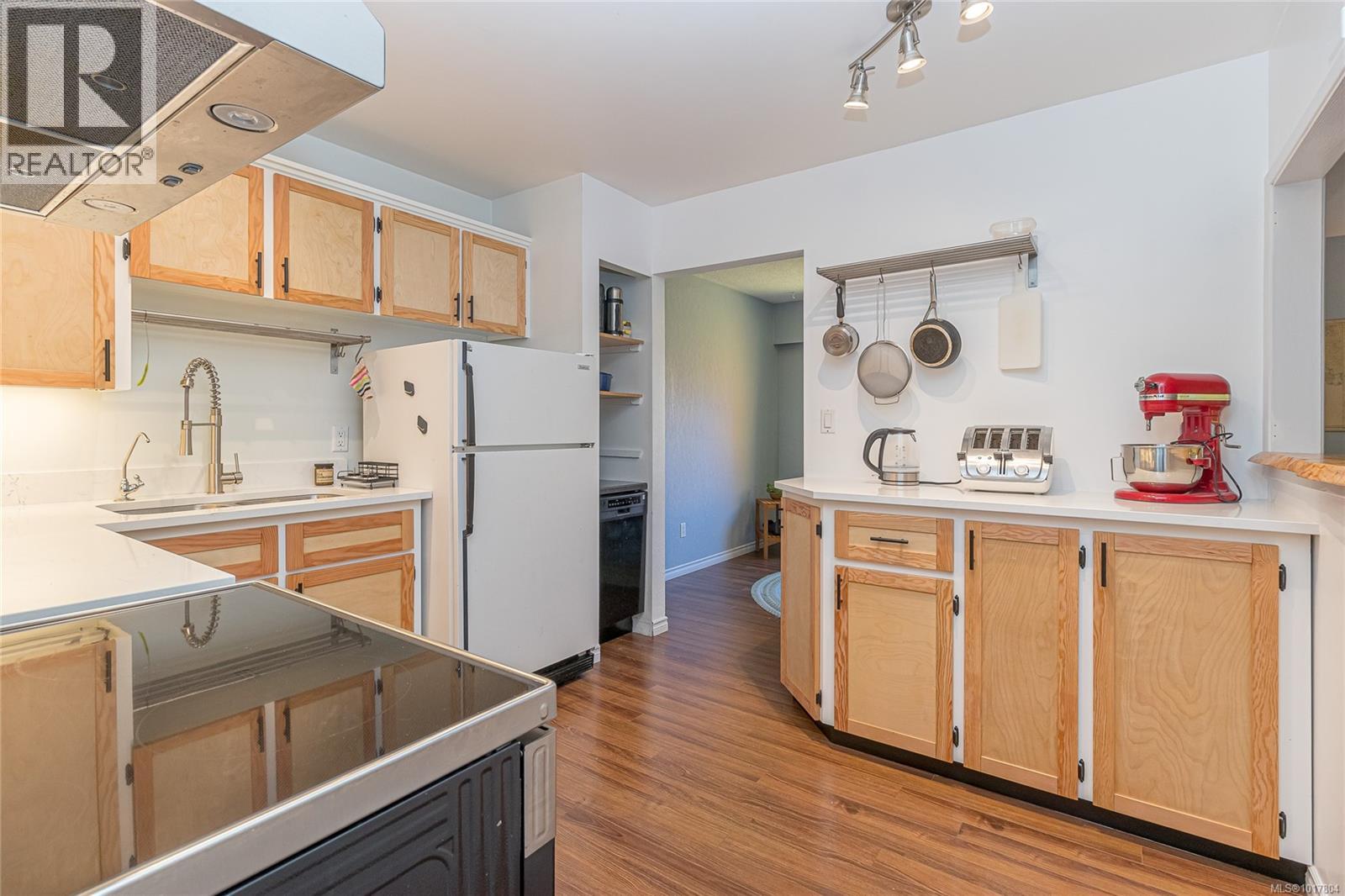 310 1490 Garnet Rd, Saanich, British Columbia V8P 5L1 - Photo 10 - 1017804