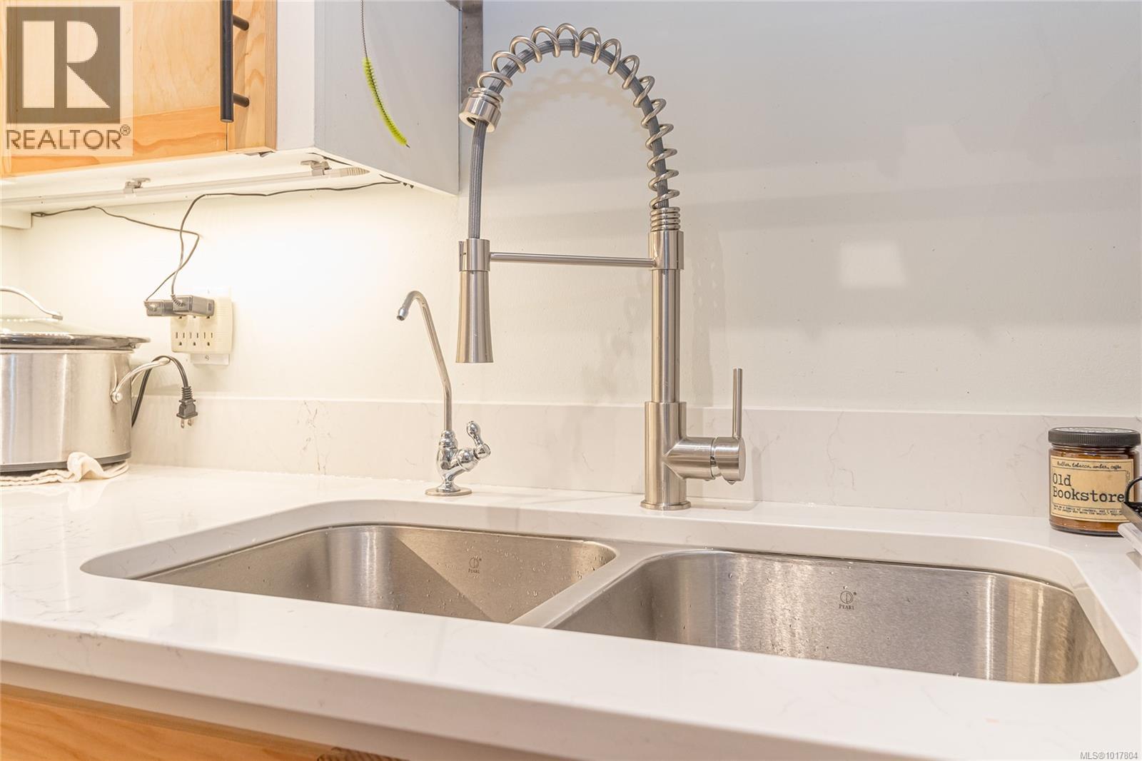 310 1490 Garnet Rd, Saanich, British Columbia V8P 5L1 - Photo 15 - 1017804