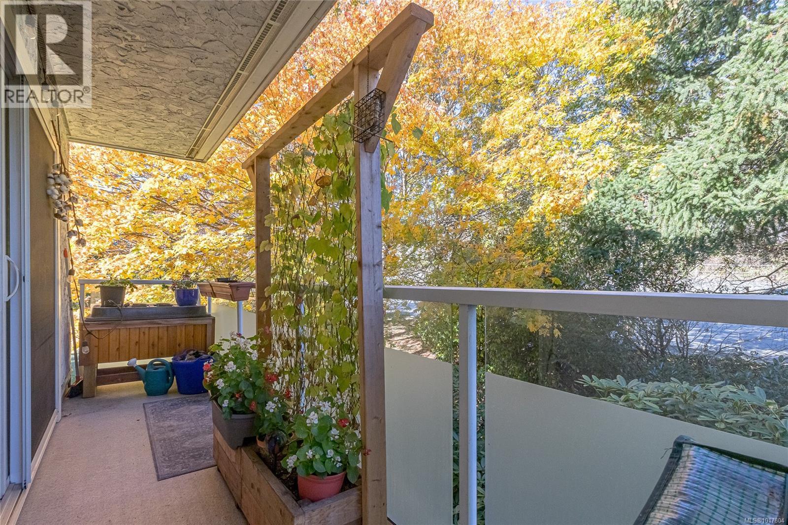 310 1490 Garnet Rd, Saanich, British Columbia V8P 5L1 - Photo 24 - 1017804