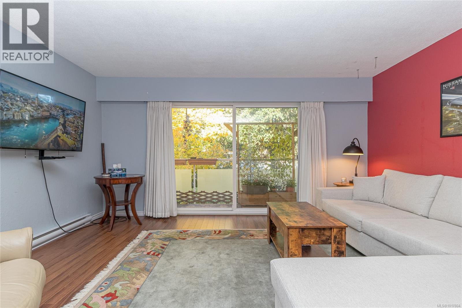 310 1490 Garnet Rd, Saanich, British Columbia V8P 5L1 - Photo 3 - 1017804