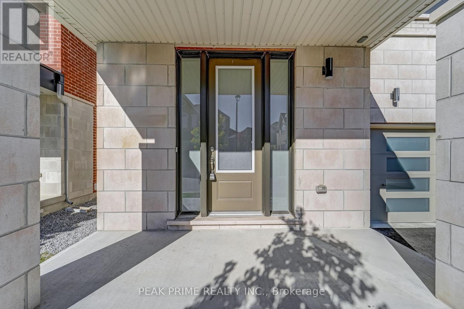 99 Black Walnut Court, Aurora, Ontario  L4G 3Y2 - Photo 3 - N12469376