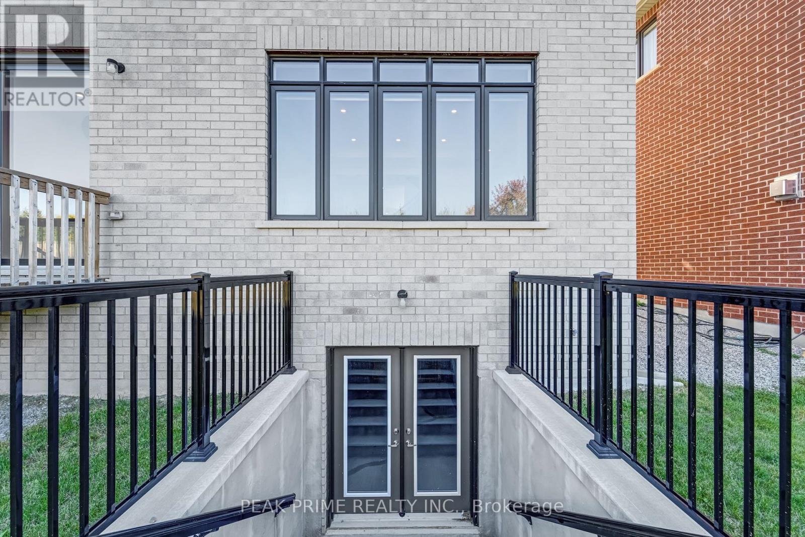 99 Black Walnut Court, Aurora, Ontario  L4G 3Y2 - Photo 34 - N12469376