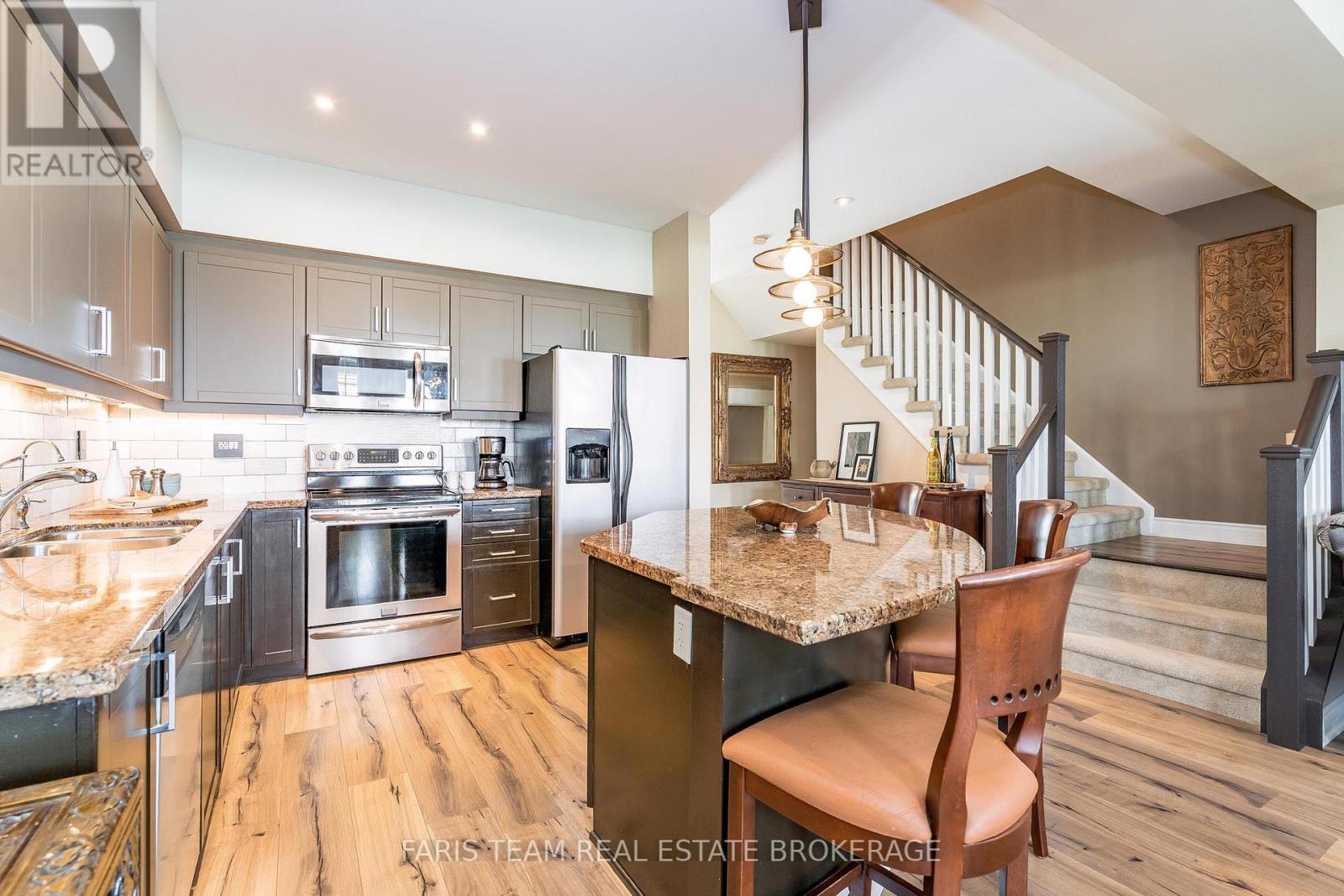 192 Wycliffe Cove, Tay, Ontario  L0K 2A0 - Photo 7 - S12469342