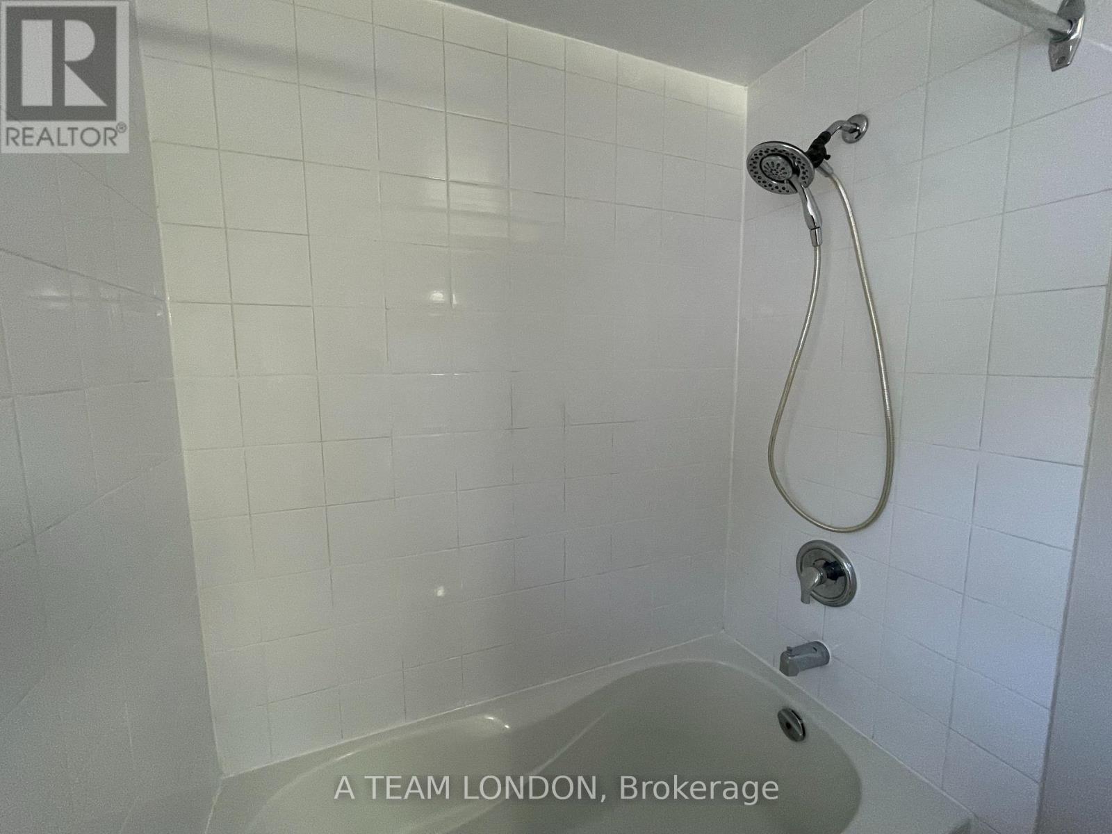 40 - 355 Sandringham Crescent, London South, Ontario  N6C 5K3 - Photo 12 - X12469405