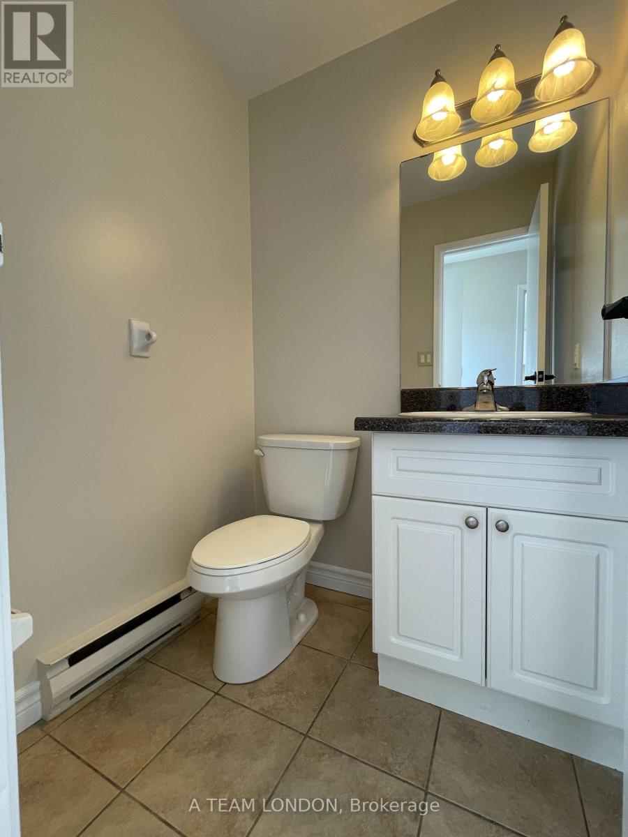40 - 355 Sandringham Crescent, London South, Ontario  N6C 5K3 - Photo 3 - X12469405