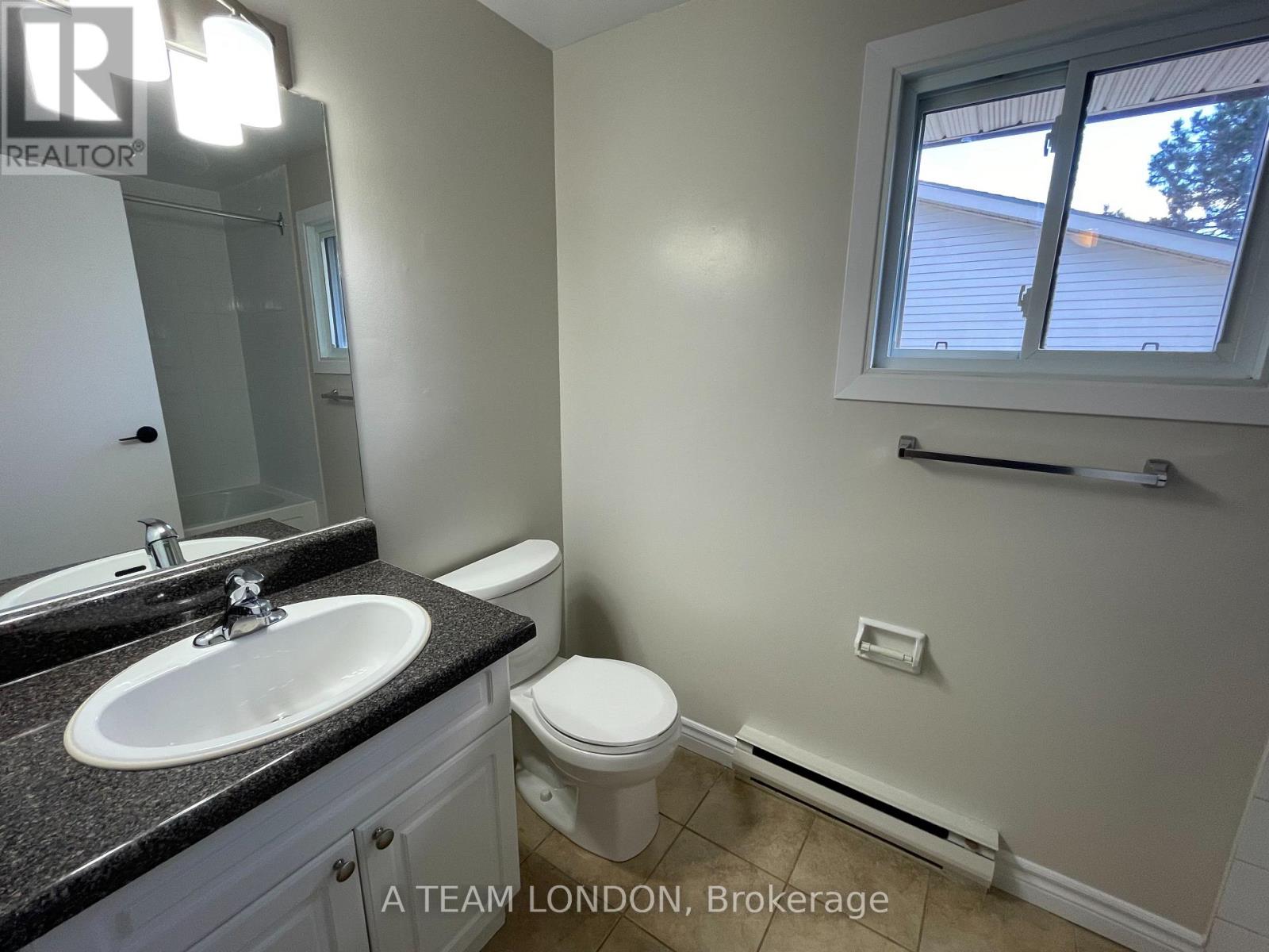 40 - 355 Sandringham Crescent, London South, Ontario  N6C 5K3 - Photo 9 - X12469405