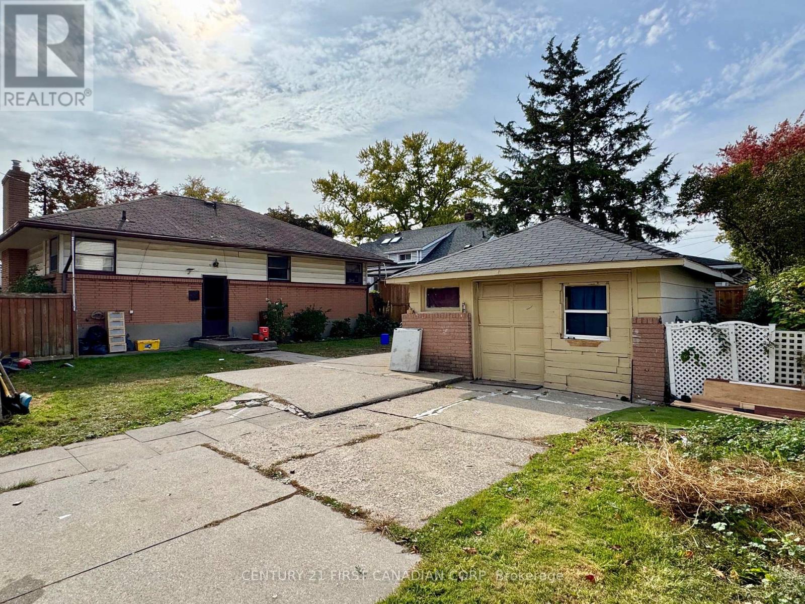384 Bright Street, Sarnia, Ontario  N7T 4G4 - Photo 6 - X12469420