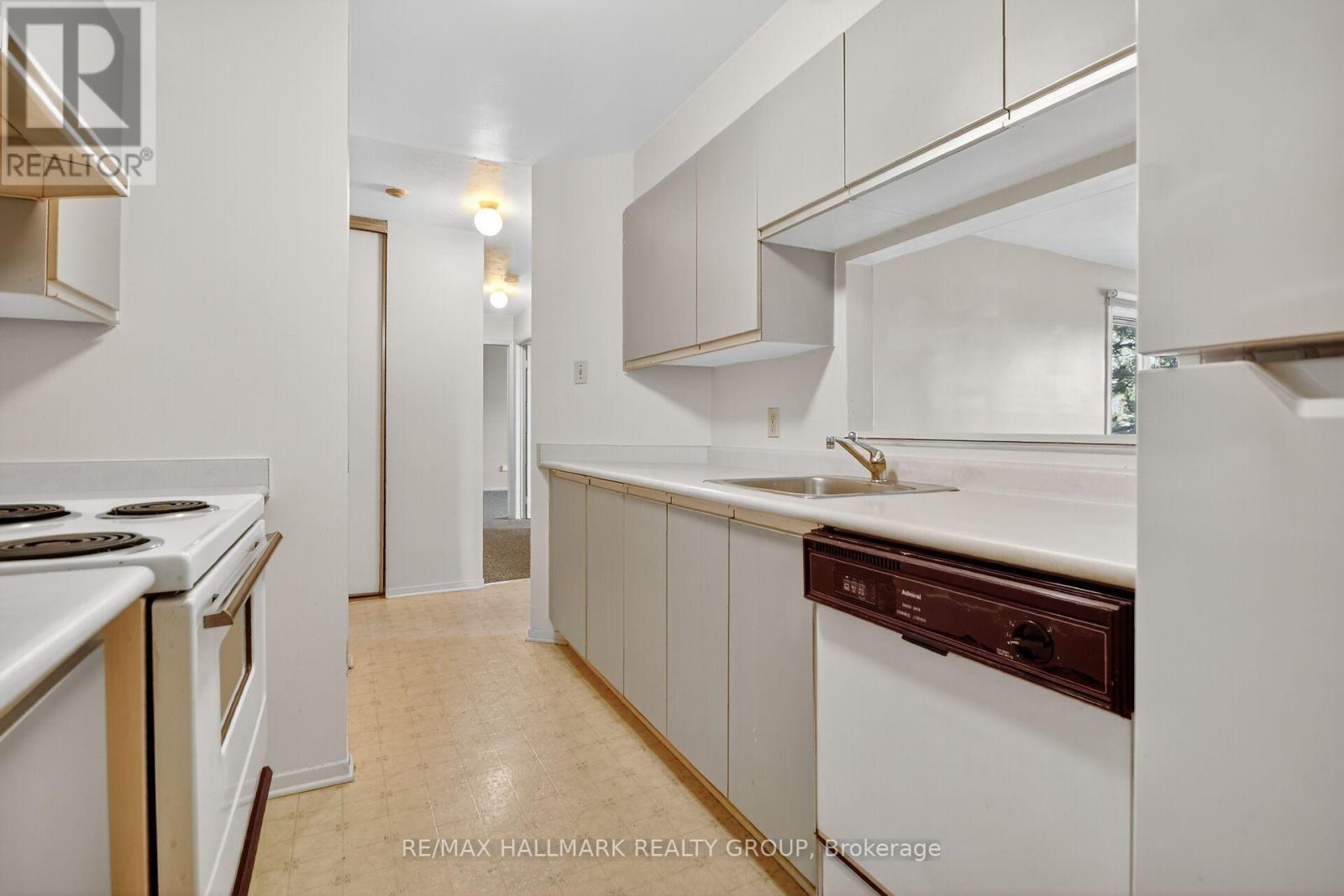 306 - 270 Brittany Drive, Ottawa, Ontario  K1K 4M3 - Photo 10 - X12469432