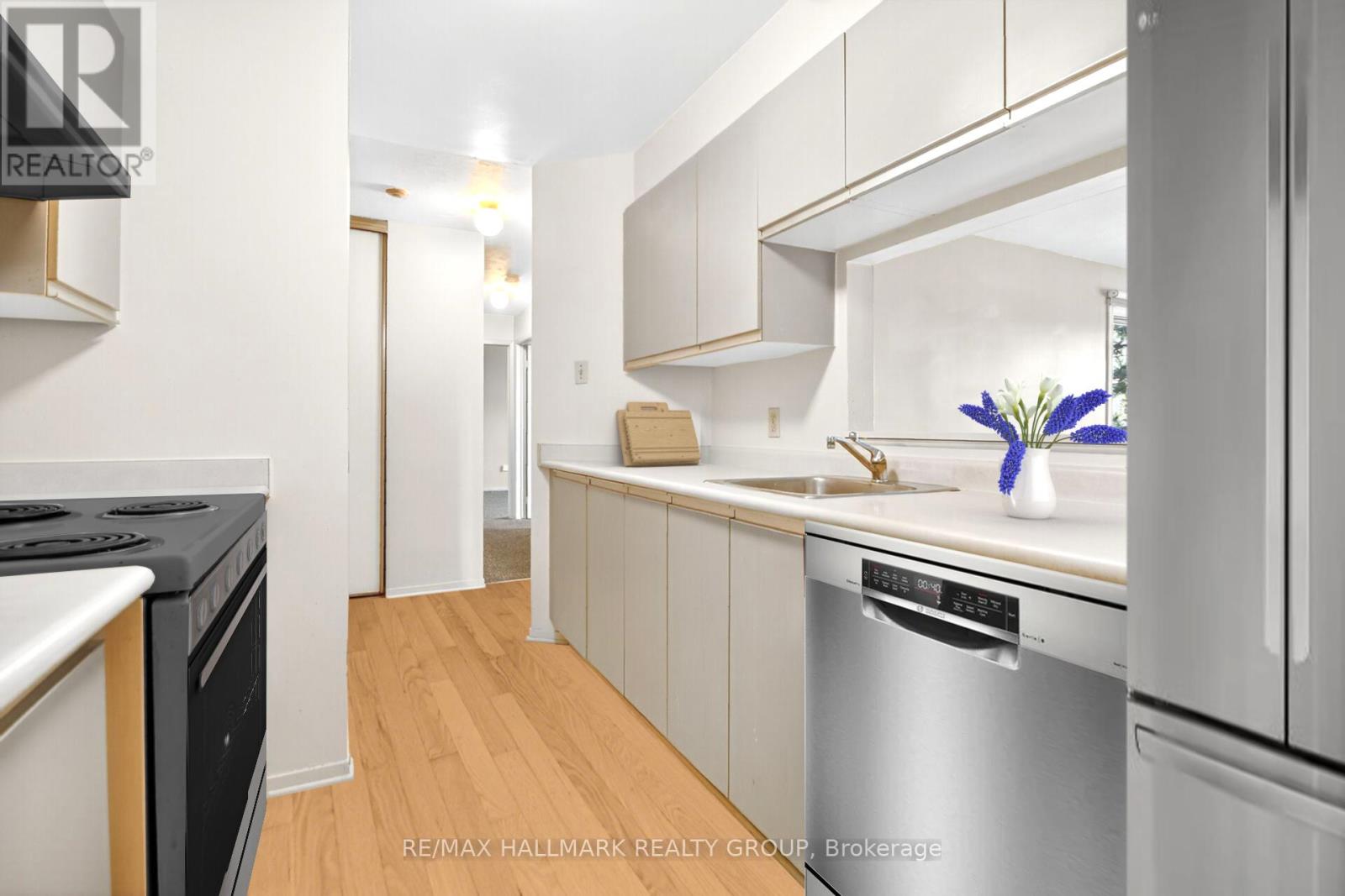 306 - 270 Brittany Drive, Ottawa, Ontario  K1K 4M3 - Photo 11 - X12469432