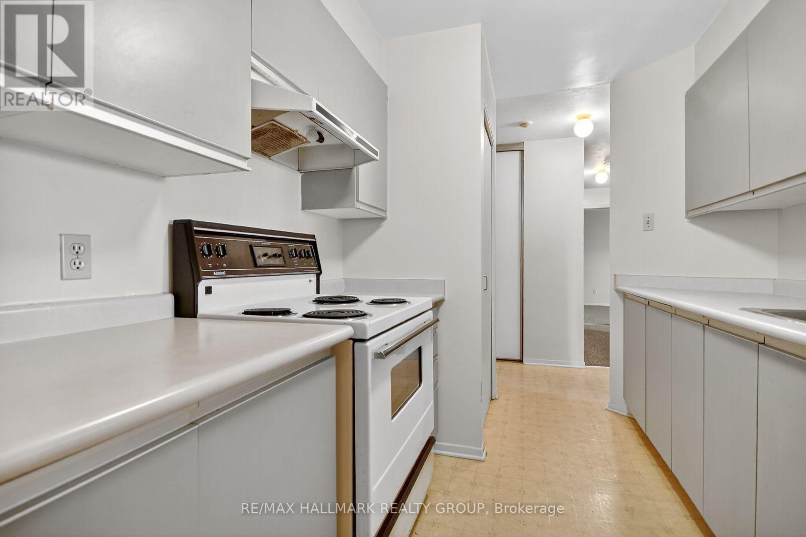 306 - 270 Brittany Drive, Ottawa, Ontario  K1K 4M3 - Photo 12 - X12469432