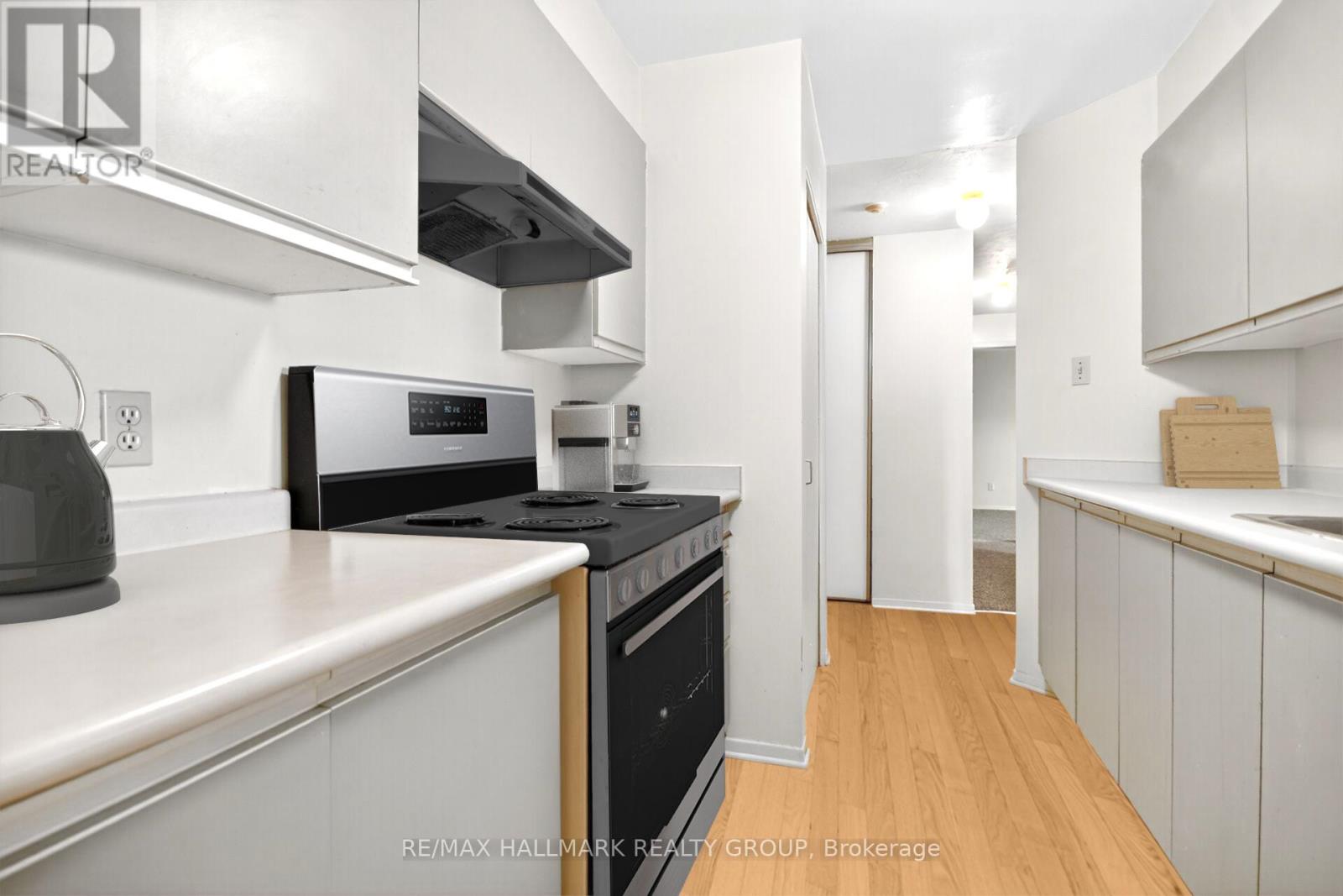 306 - 270 Brittany Drive, Ottawa, Ontario  K1K 4M3 - Photo 13 - X12469432