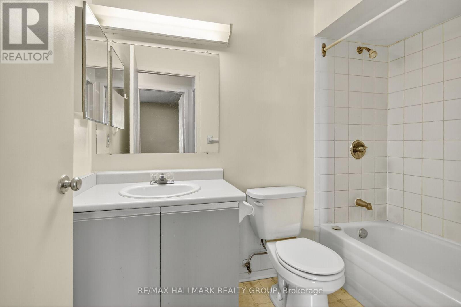 306 - 270 Brittany Drive, Ottawa, Ontario  K1K 4M3 - Photo 23 - X12469432