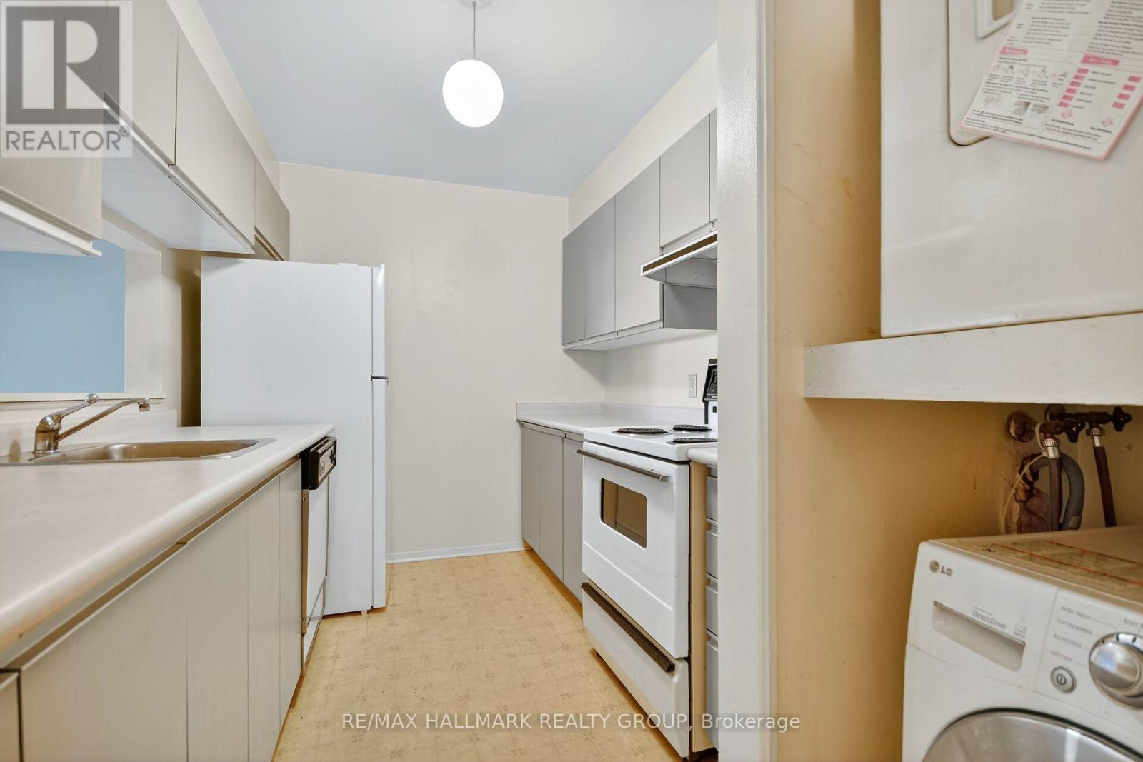 306 - 270 Brittany Drive, Ottawa, Ontario  K1K 4M3 - Photo 8 - X12469432