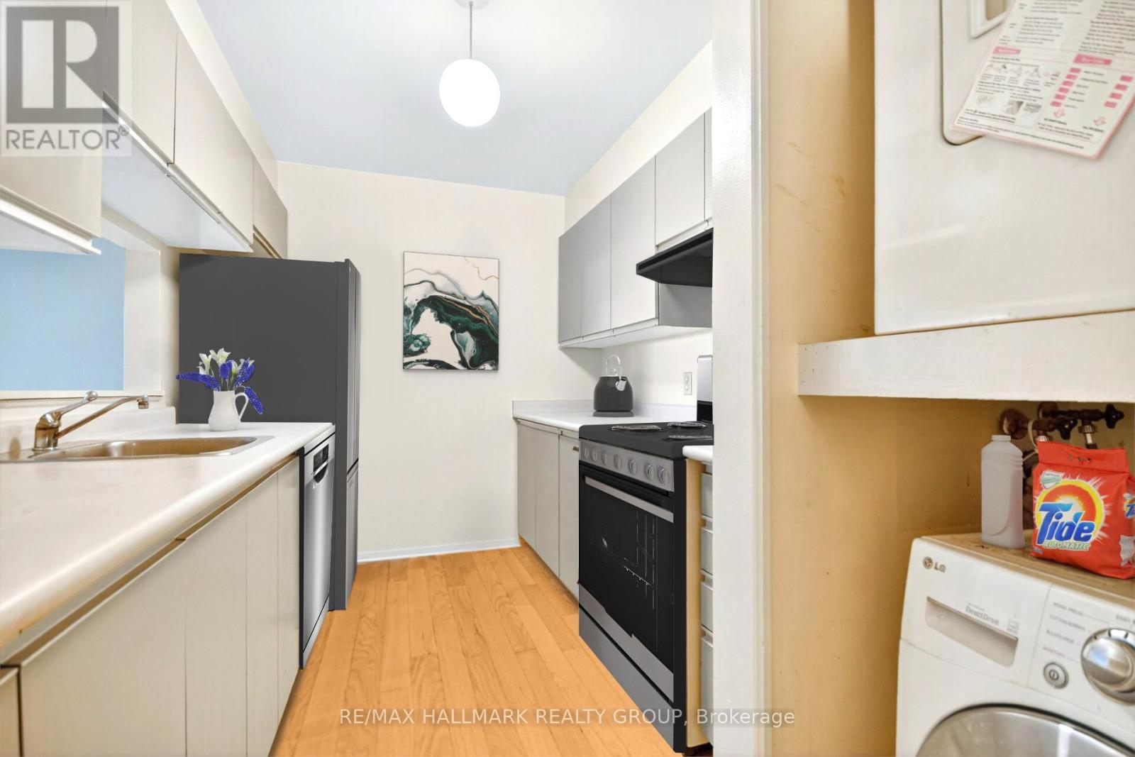 306 - 270 Brittany Drive, Ottawa, Ontario  K1K 4M3 - Photo 9 - X12469432