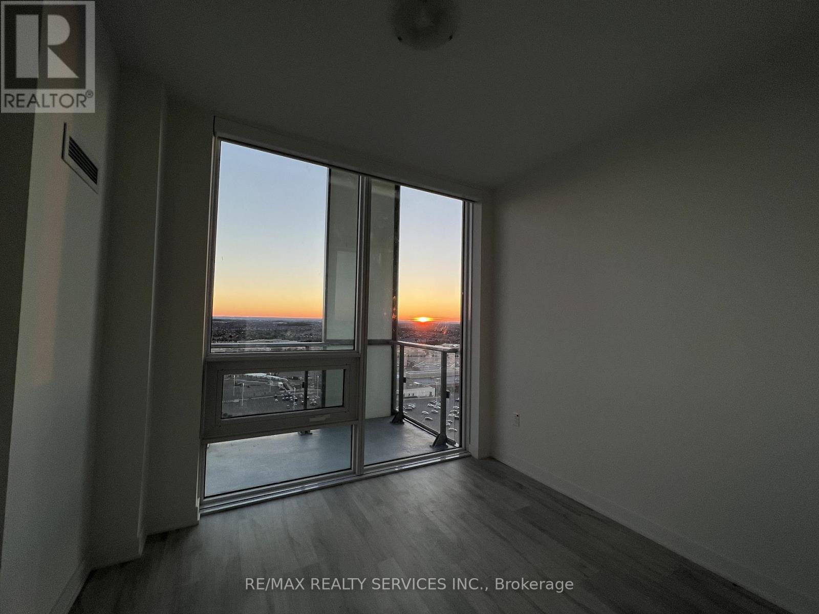 2209b - 4655 Metcalfe Avenue N, Mississauga, Ontario  L5M 0Z7 - Photo 12 - W12469282