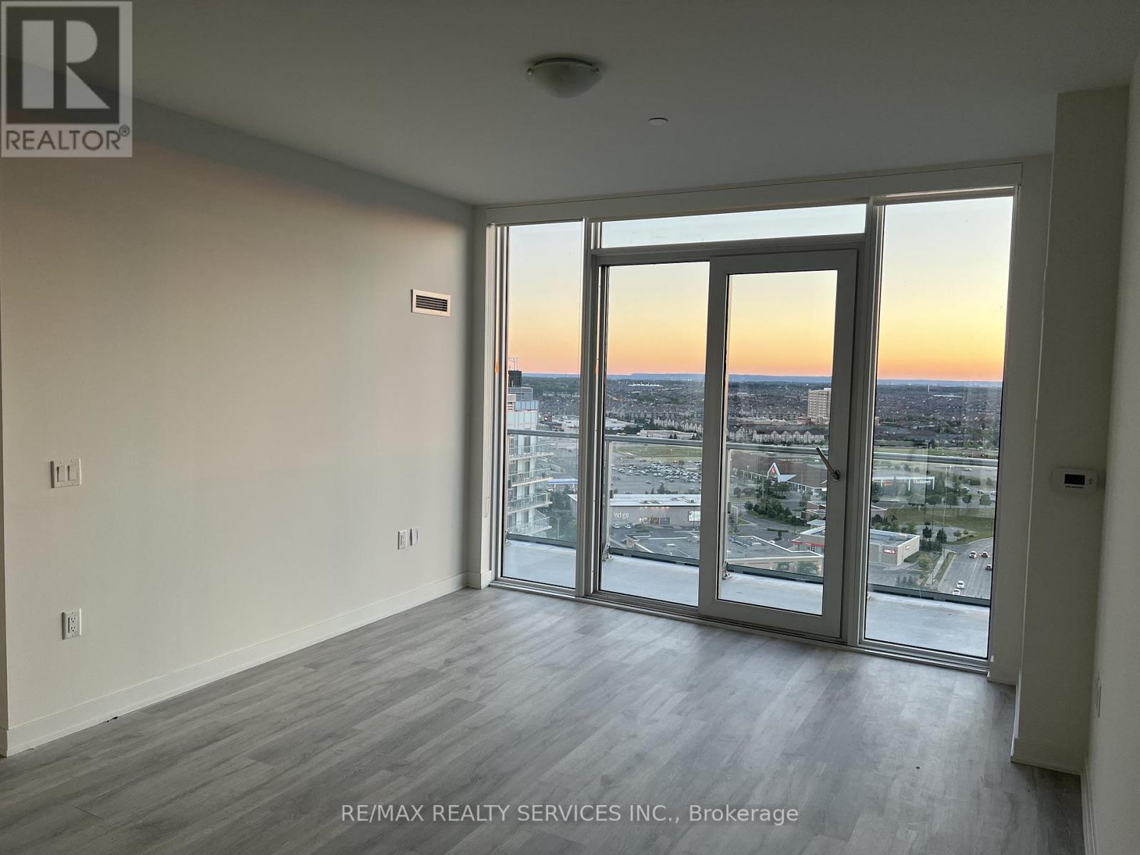 2209b - 4655 Metcalfe Avenue N, Mississauga, Ontario  L5M 0Z7 - Photo 7 - W12469282