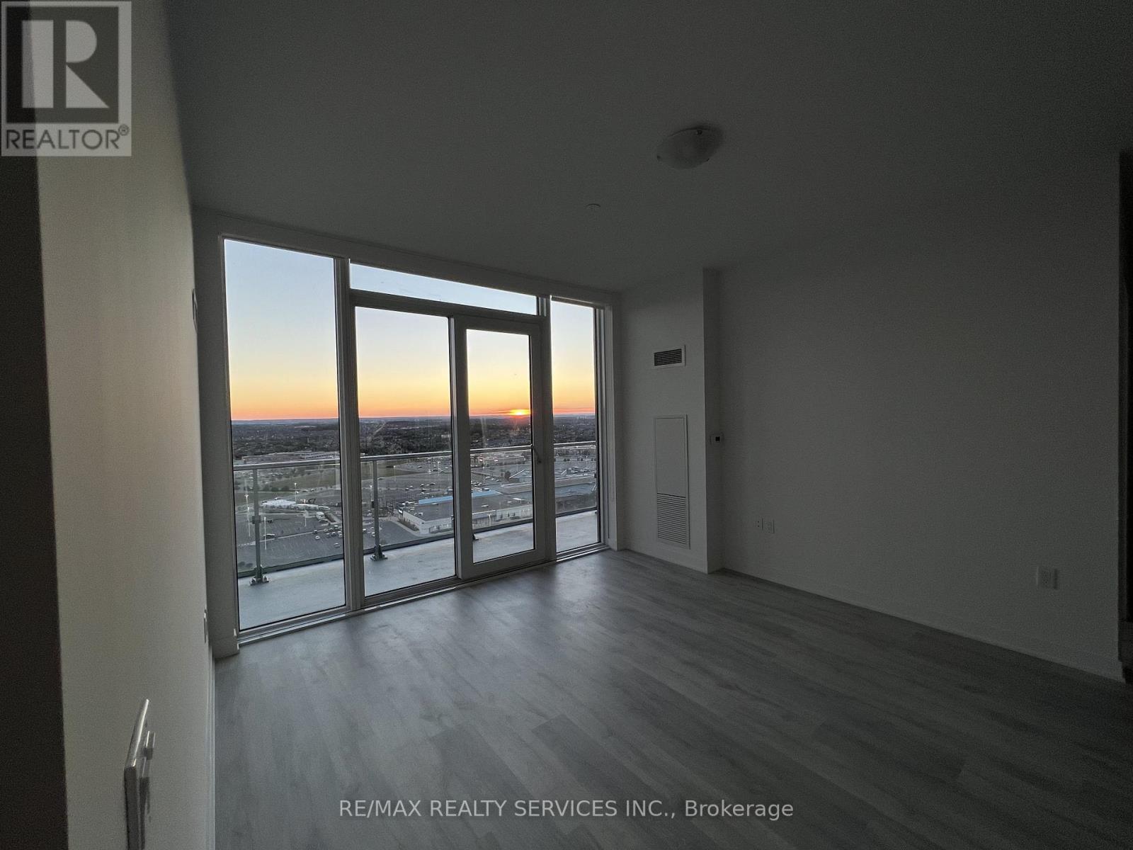 2209b - 4655 Metcalfe Avenue N, Mississauga, Ontario  L5M 0Z7 - Photo 8 - W12469282