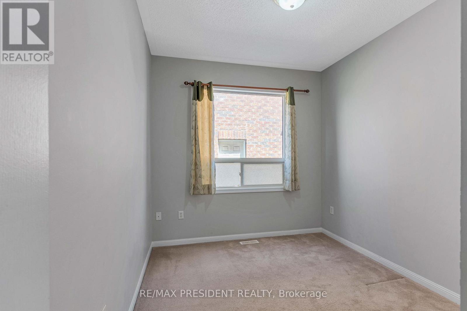 151 Herdwick Street, Brampton, Ontario  L6S 0A7 - Photo 12 - W12469291