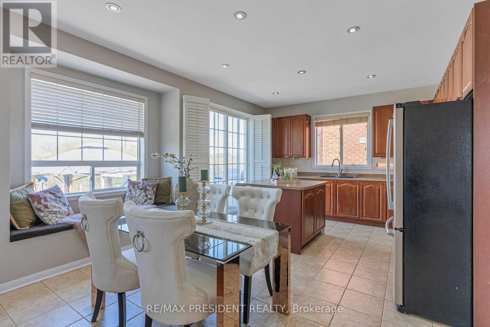151 Herdwick Street, Brampton, Ontario  L6S 0A7 - Photo 9 - W12469291
