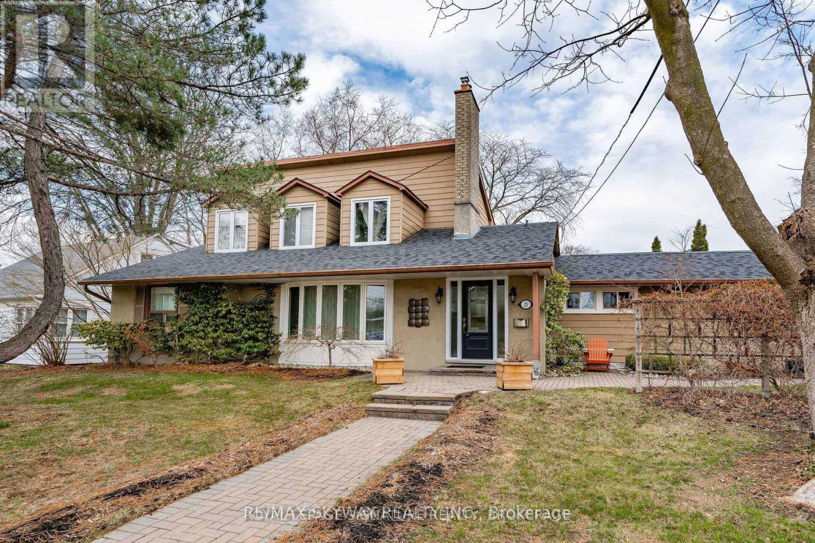25 MINEOLA ROAD, Mississauga, Ontario