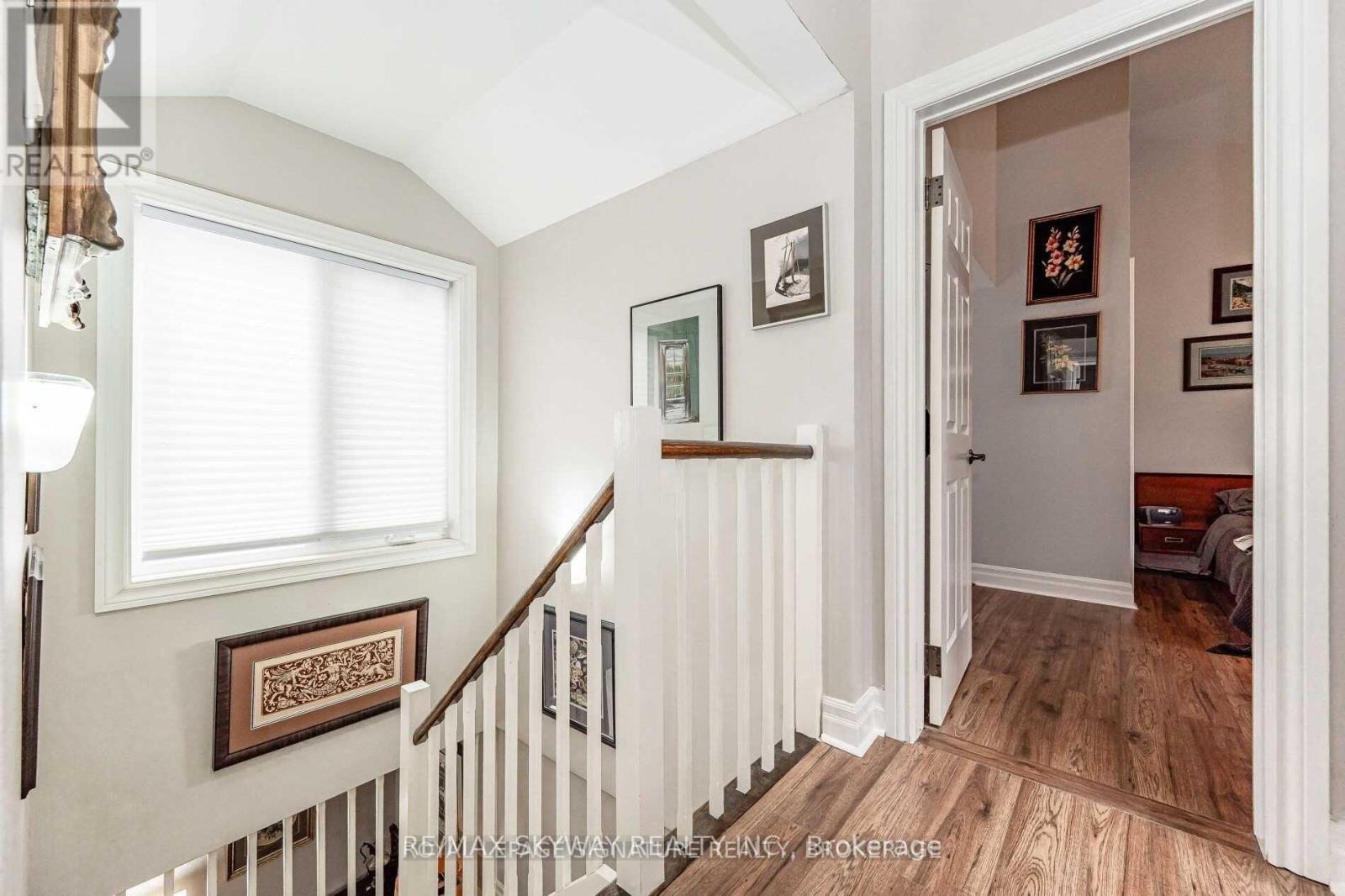 25 Mineola Road, Mississauga, Ontario  L5G 2E3 - Photo 13 - W12469322