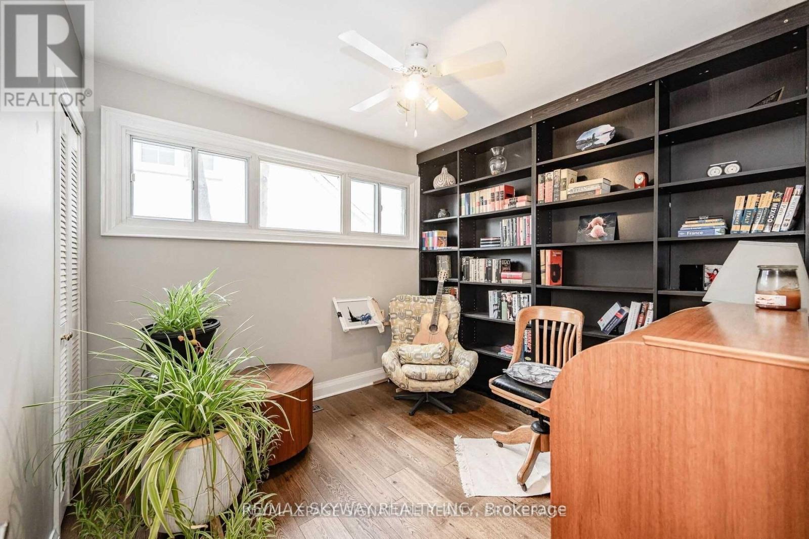 25 Mineola Road, Mississauga, Ontario  L5G 2E3 - Photo 8 - W12469322