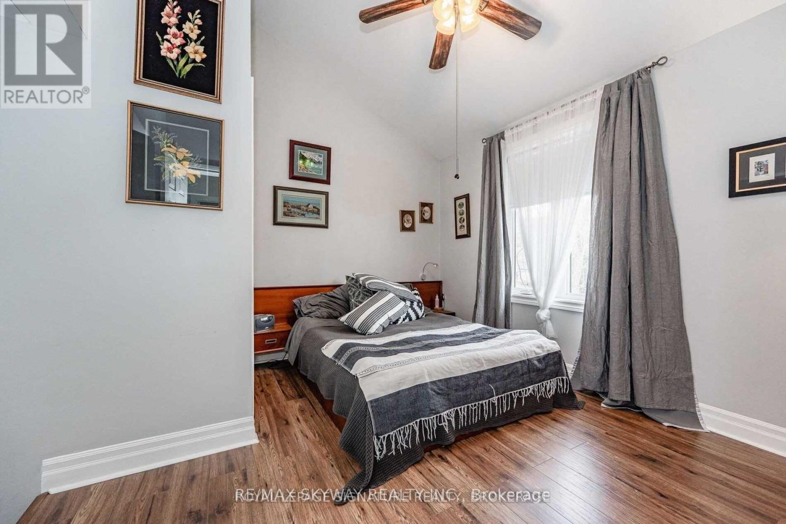 25 Mineola Road, Mississauga, Ontario  L5G 2E3 - Photo 9 - W12469322