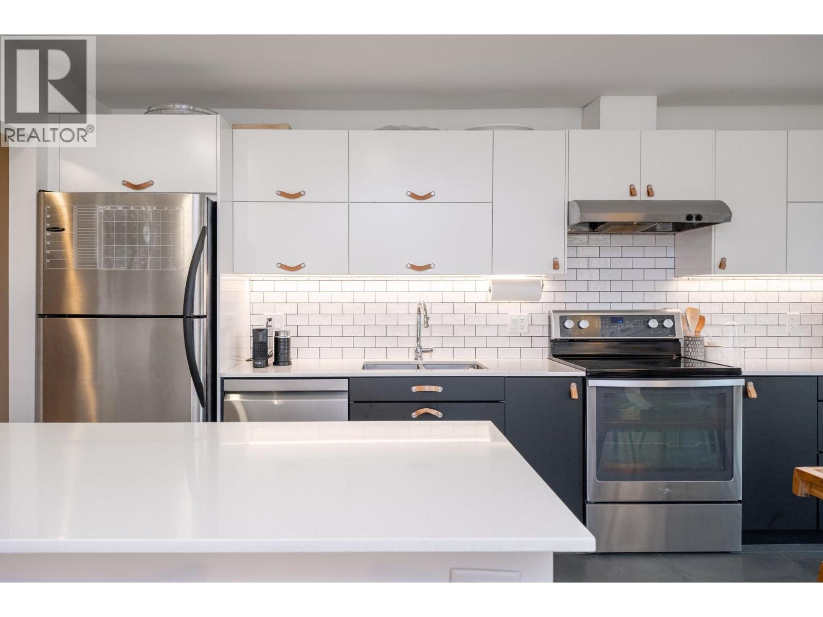 412 555 W 28 STREET, north vancouver, British Columbia