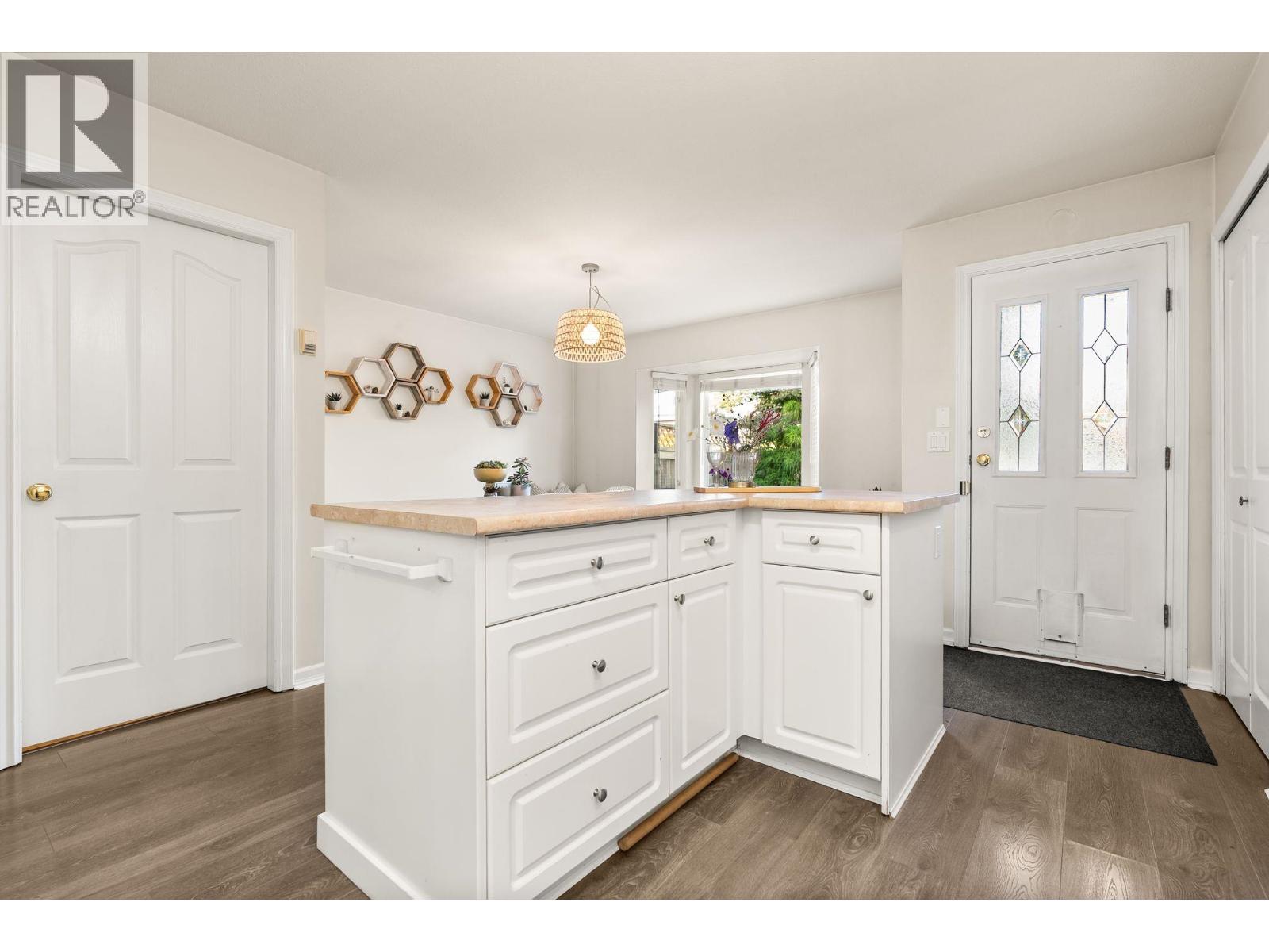346 W 14th Street, North Vancouver, British Columbia  V7M 1P6 - Photo 15 - R3059662