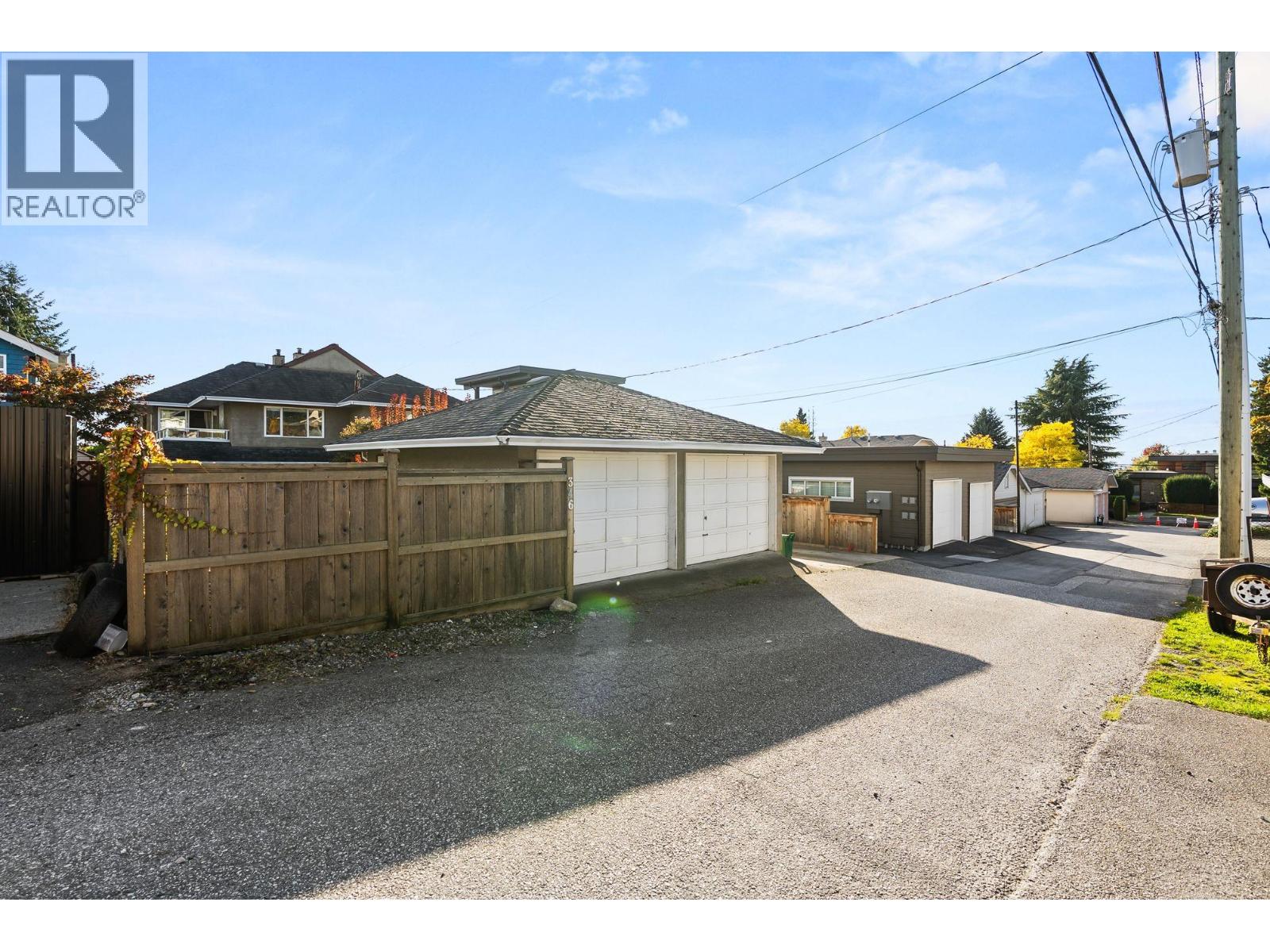 346 W 14th Street, North Vancouver, British Columbia  V7M 1P6 - Photo 33 - R3059662