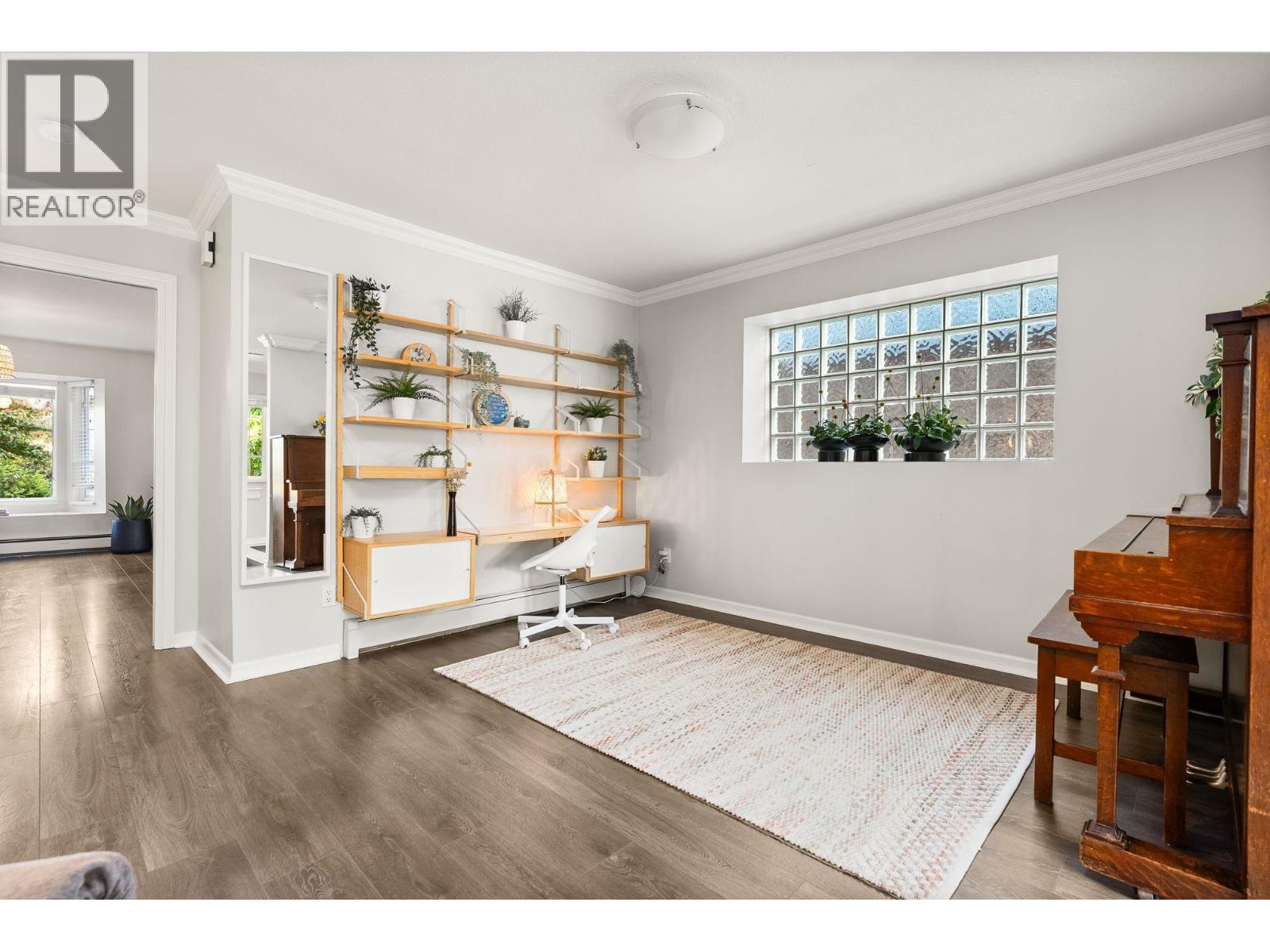 346 W 14th Street, North Vancouver, British Columbia  V7M 1P6 - Photo 8 - R3059662