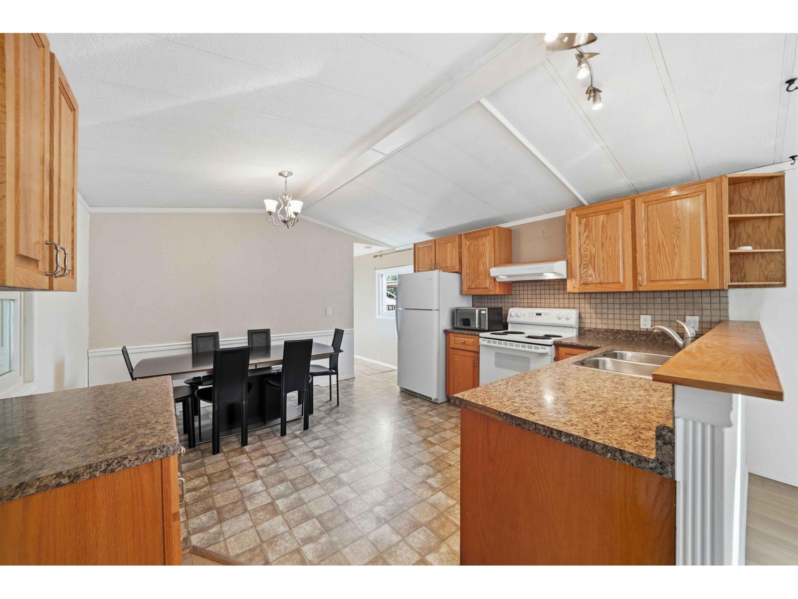207 45835 Sleepy Hollow Road, Cultus Lake East, Cultus Lake, British Columbia  V2R 5A9 - Photo 13 - R3059505