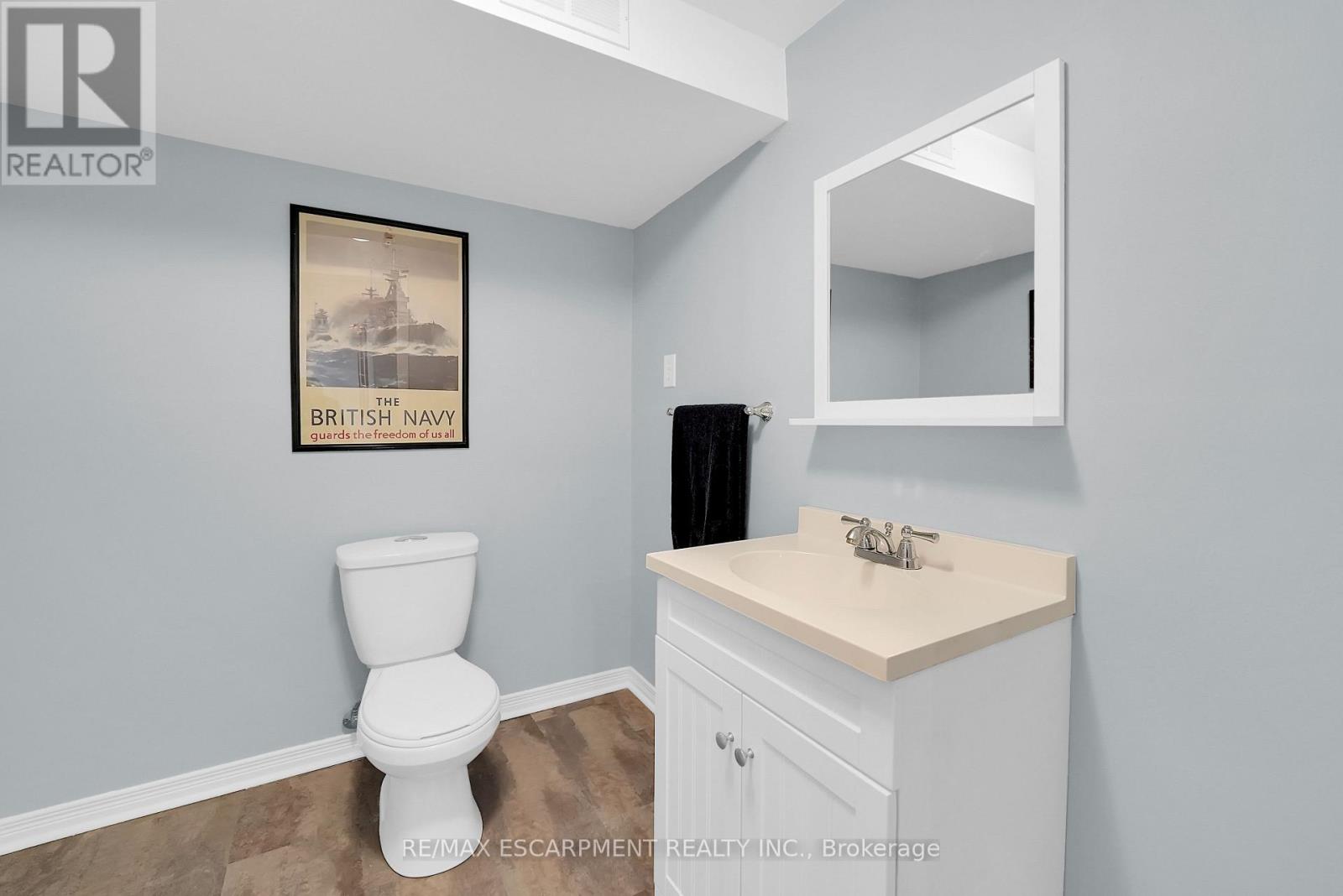 15 Hedgelawn Drive, Grimsby, Ontario  L3M 5G9 - Photo 21 - X12469289