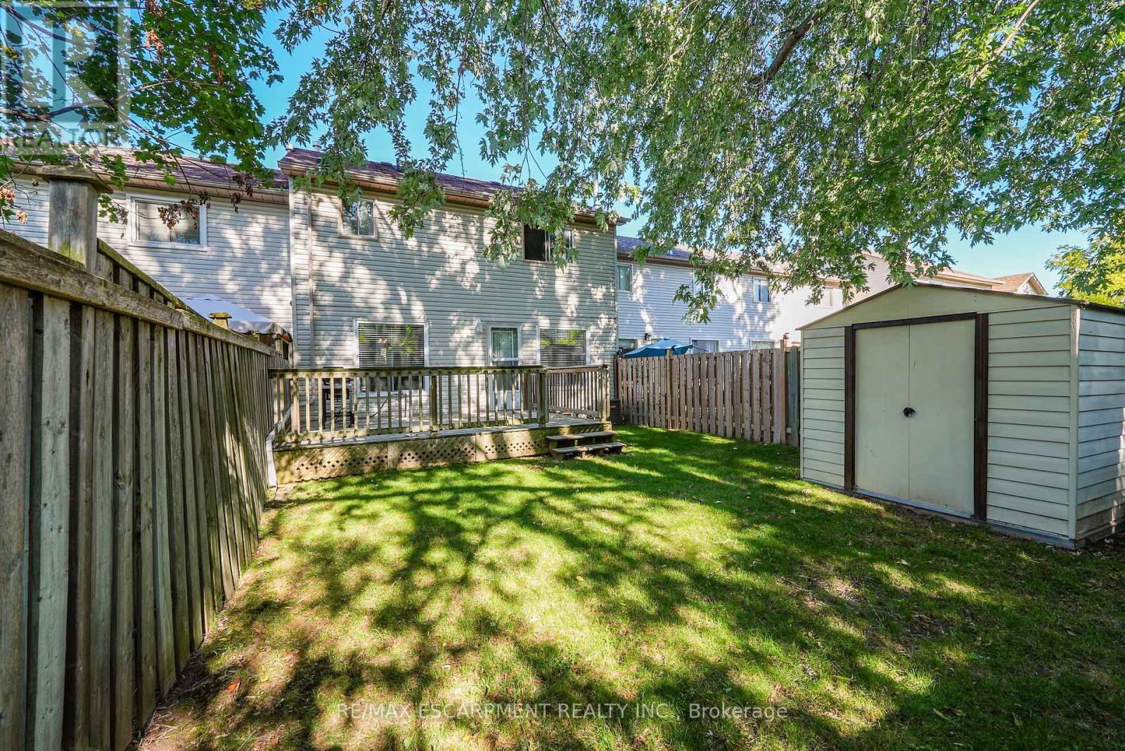 15 Hedgelawn Drive, Grimsby, Ontario  L3M 5G9 - Photo 22 - X12469289
