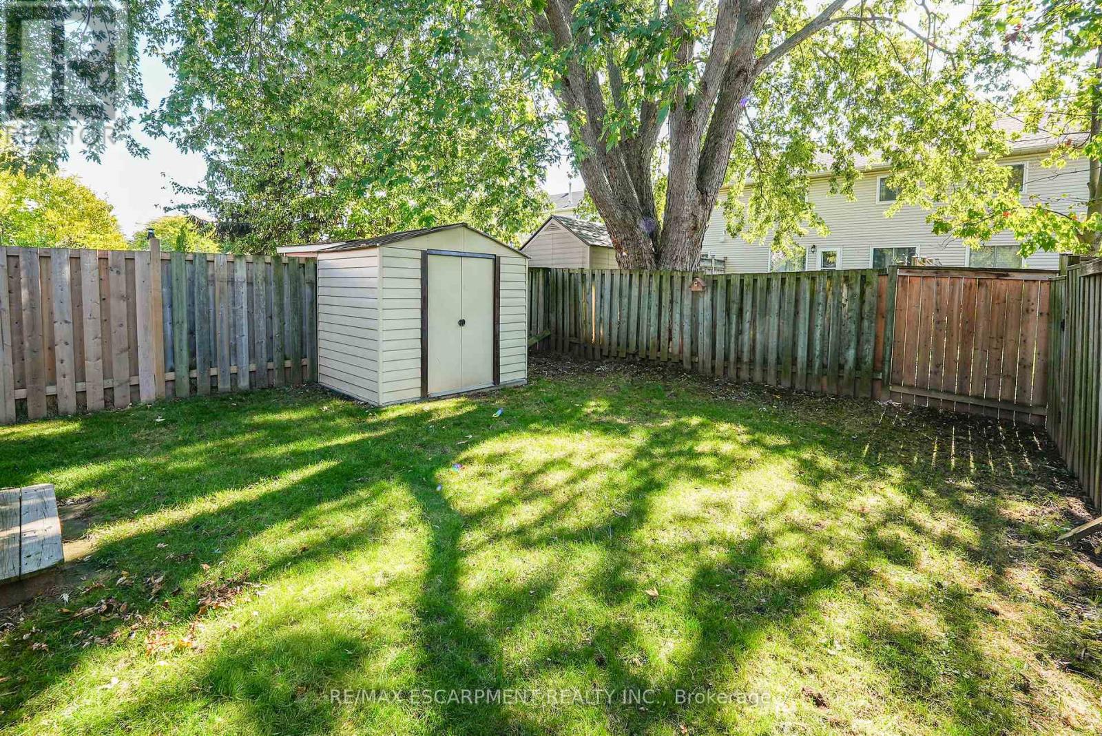 15 Hedgelawn Drive, Grimsby, Ontario  L3M 5G9 - Photo 23 - X12469289