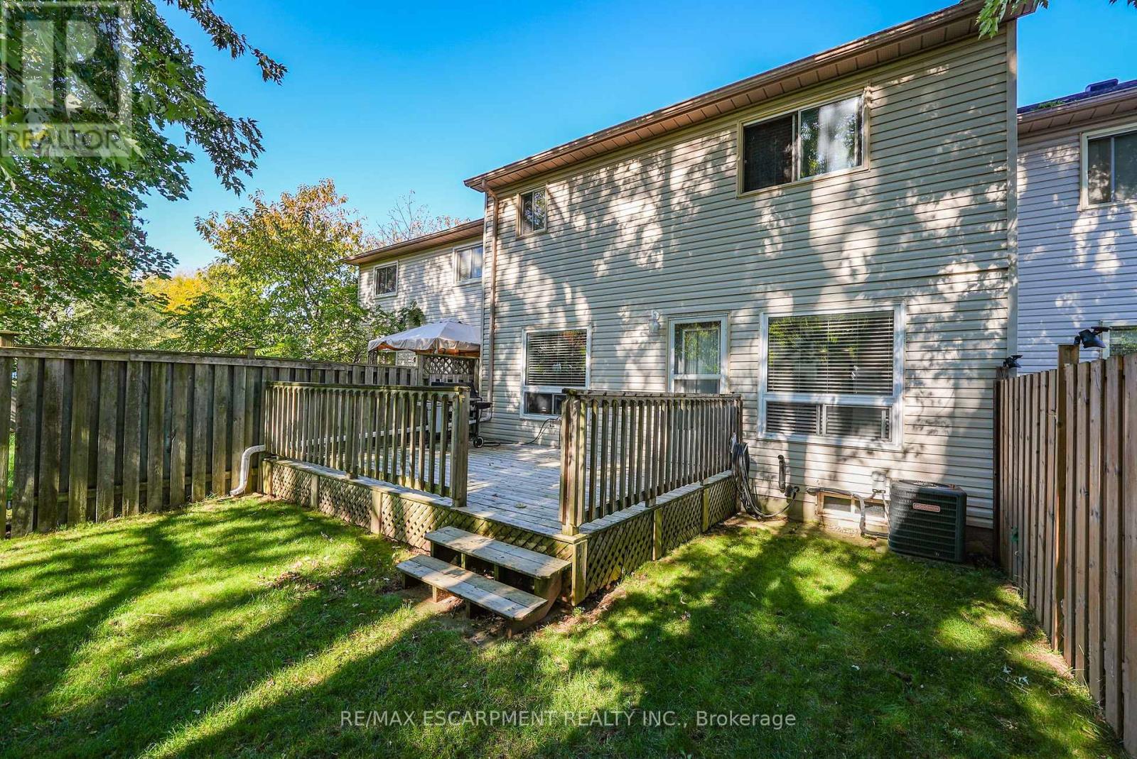 15 Hedgelawn Drive, Grimsby, Ontario  L3M 5G9 - Photo 3 - X12469289