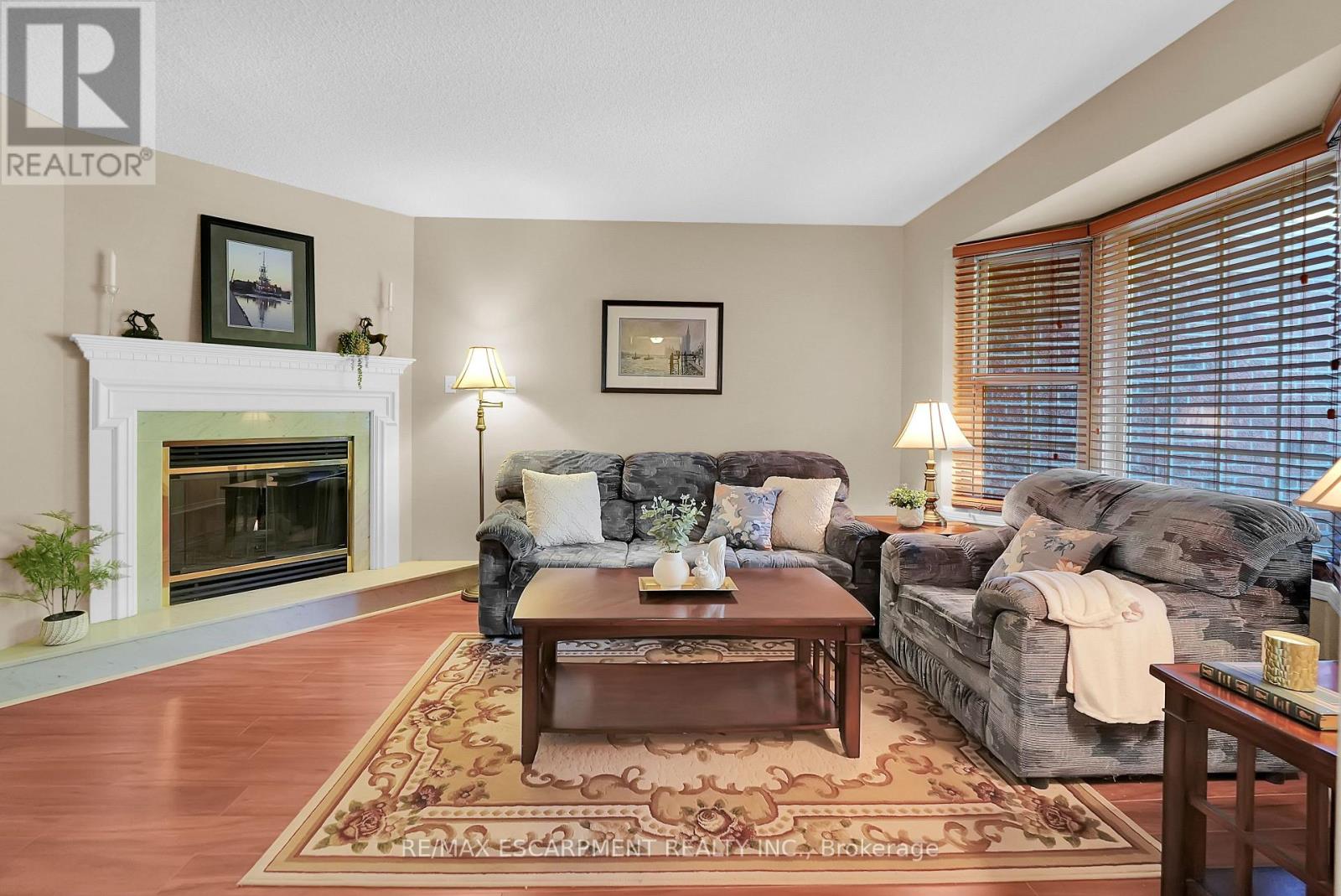 15 Hedgelawn Drive, Grimsby, Ontario  L3M 5G9 - Photo 5 - X12469289