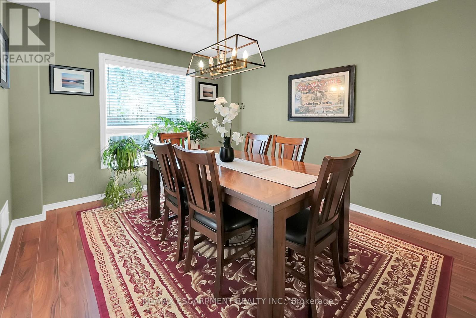 15 Hedgelawn Drive, Grimsby, Ontario  L3M 5G9 - Photo 6 - X12469289