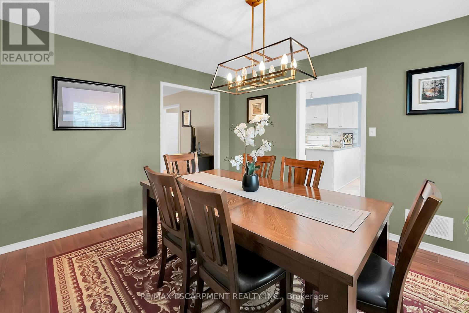 15 Hedgelawn Drive, Grimsby, Ontario  L3M 5G9 - Photo 7 - X12469289