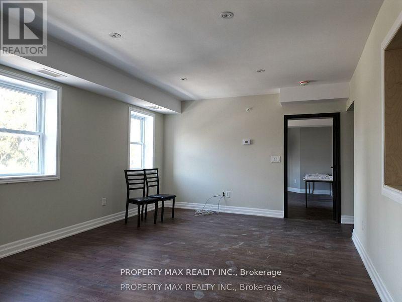 1061 Richmond Street, London East, Ontario  N6A 3J7 - Photo 8 - X12469313